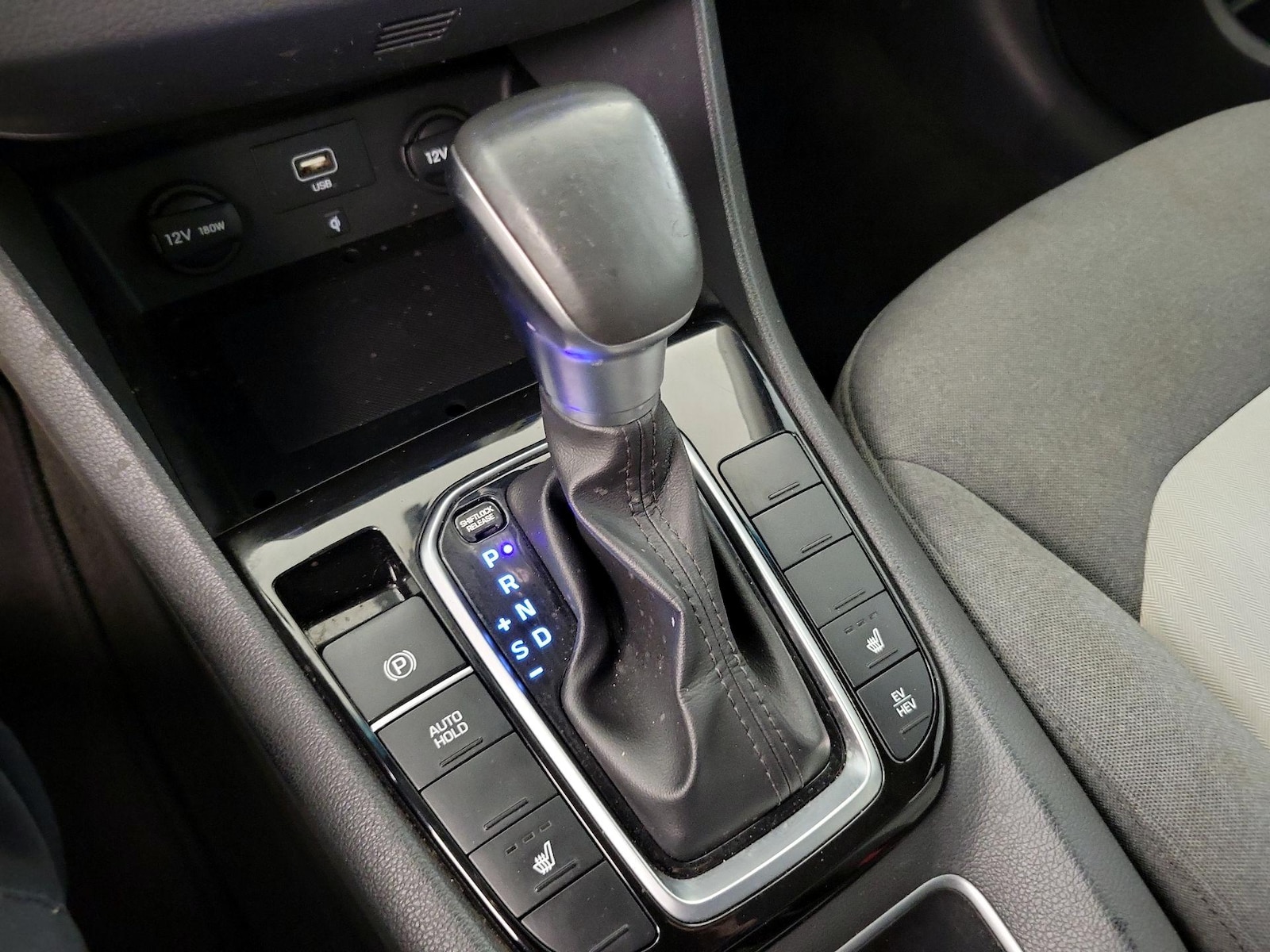 2020 Hyundai IONIQ SEL - Photo 18