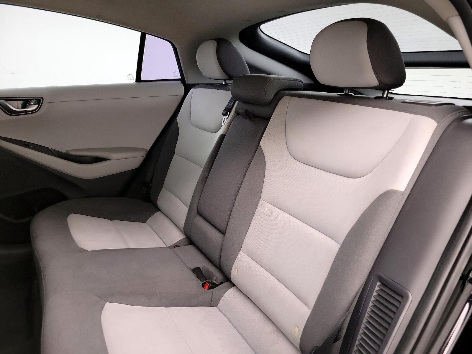 2020 Hyundai IONIQ SEL - Photo 20