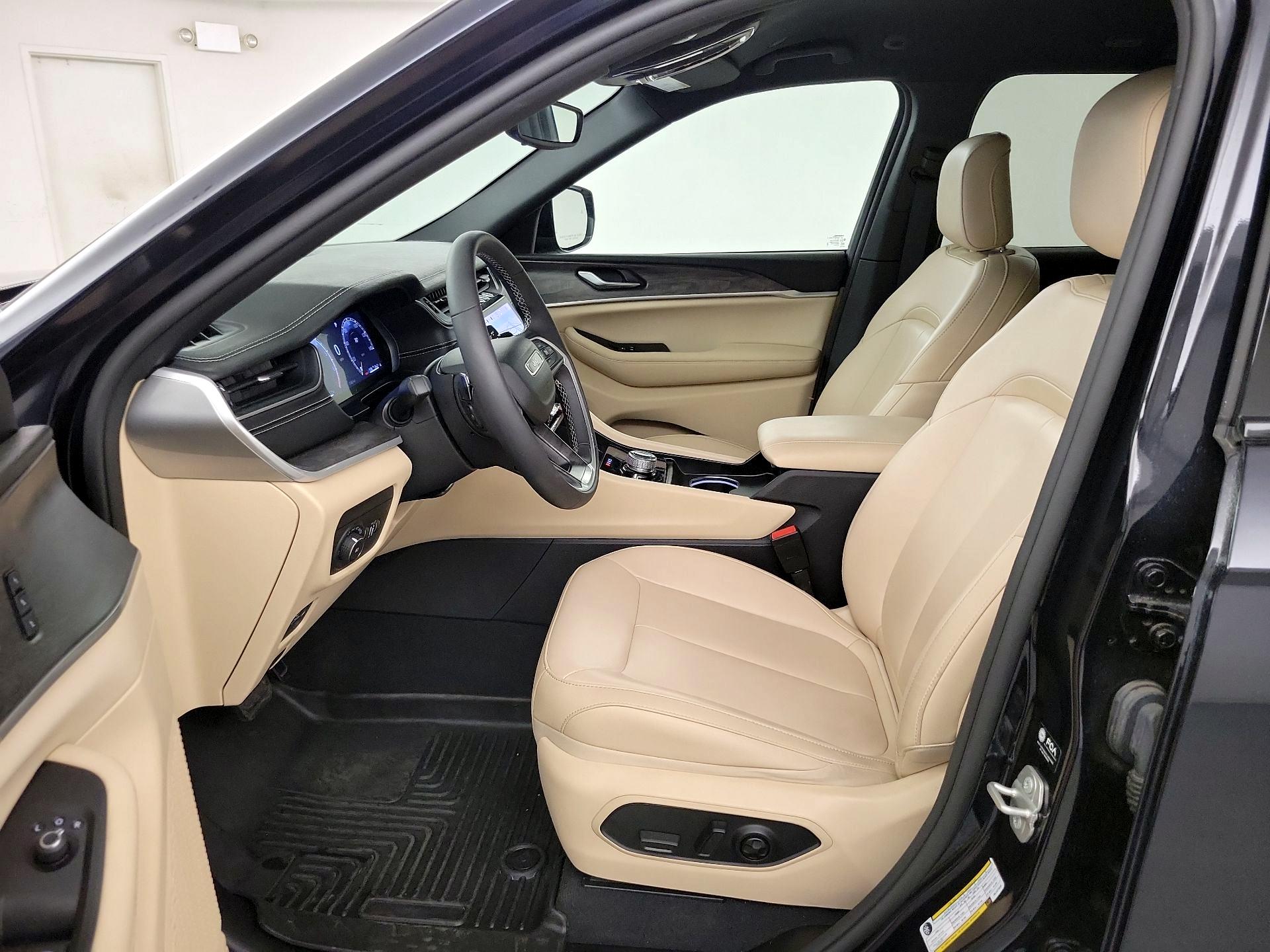 Thumbnail: 2024 Jeep Grand Cherokee - 9