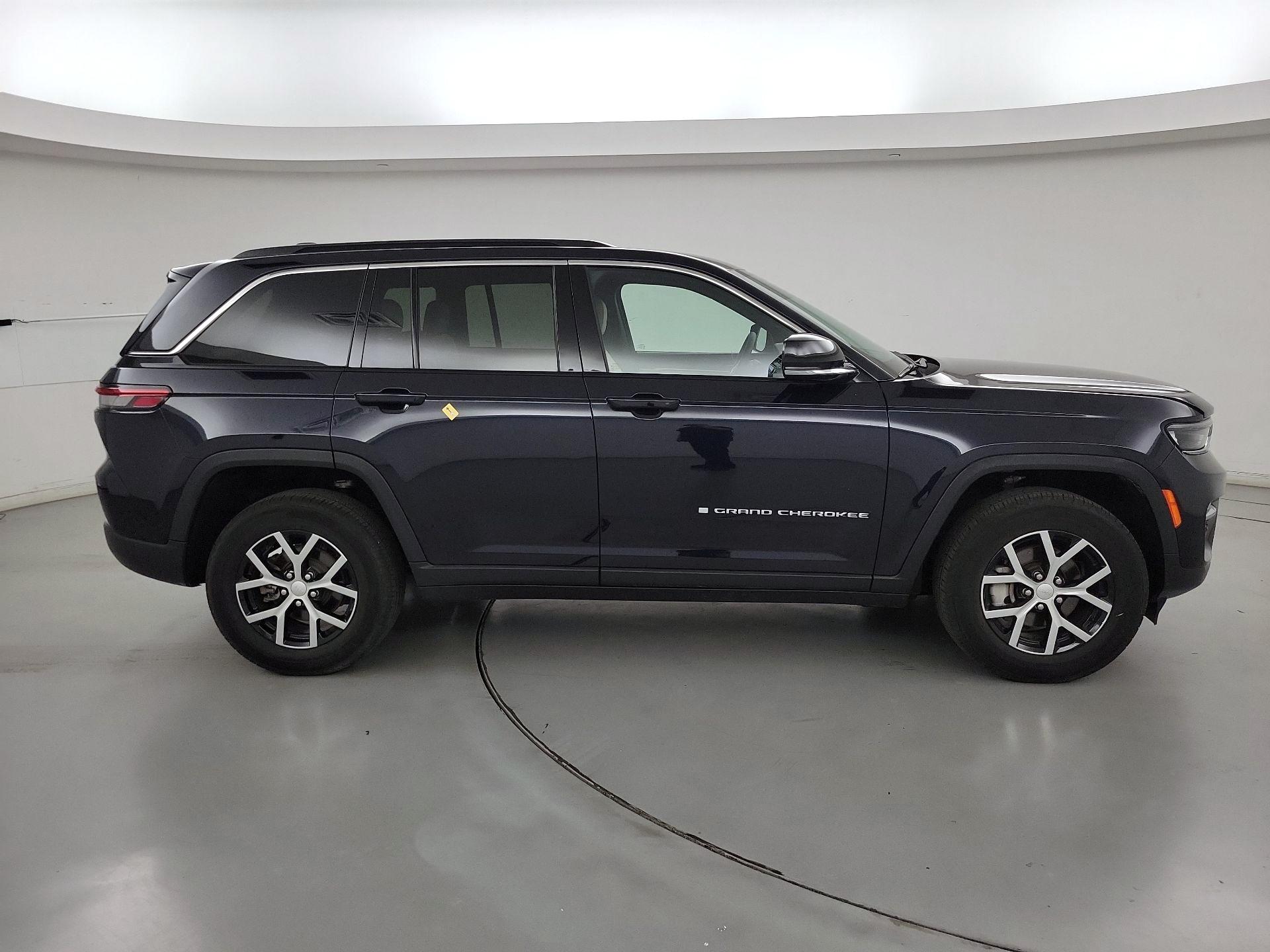 Thumbnail: 2024 Jeep Grand Cherokee - 4