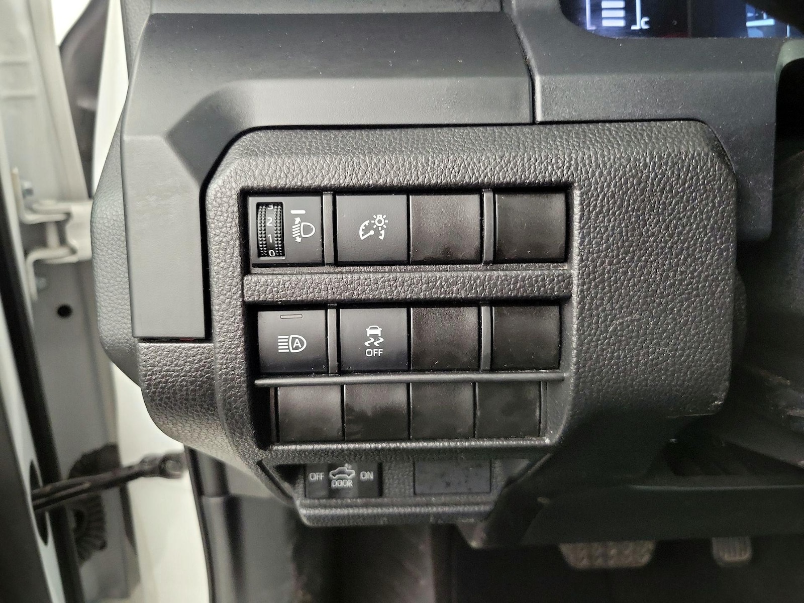 2025 Toyota Tacoma SR - Photo 12