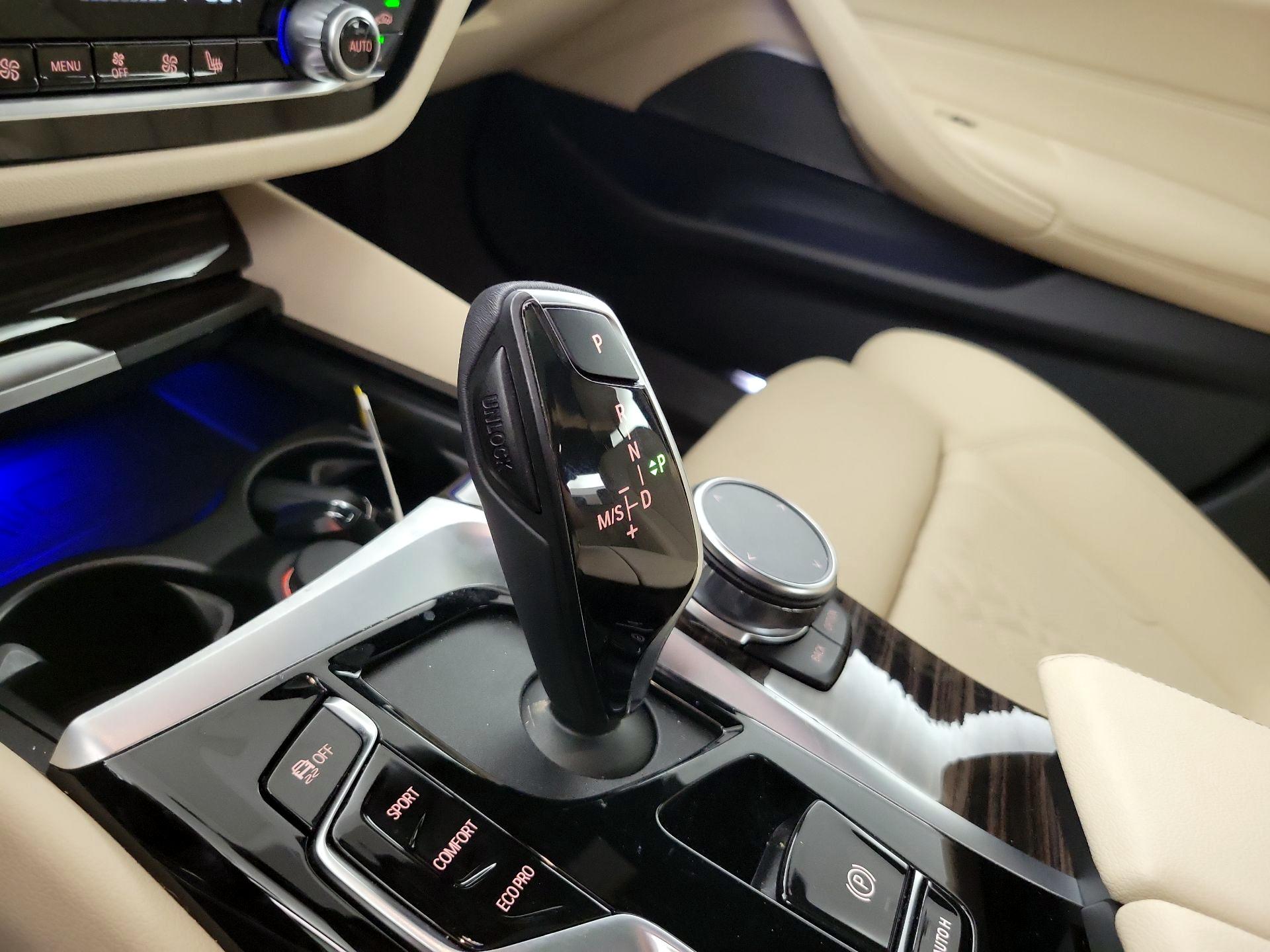 Thumbnail: 2023 BMW 5 Series - 16