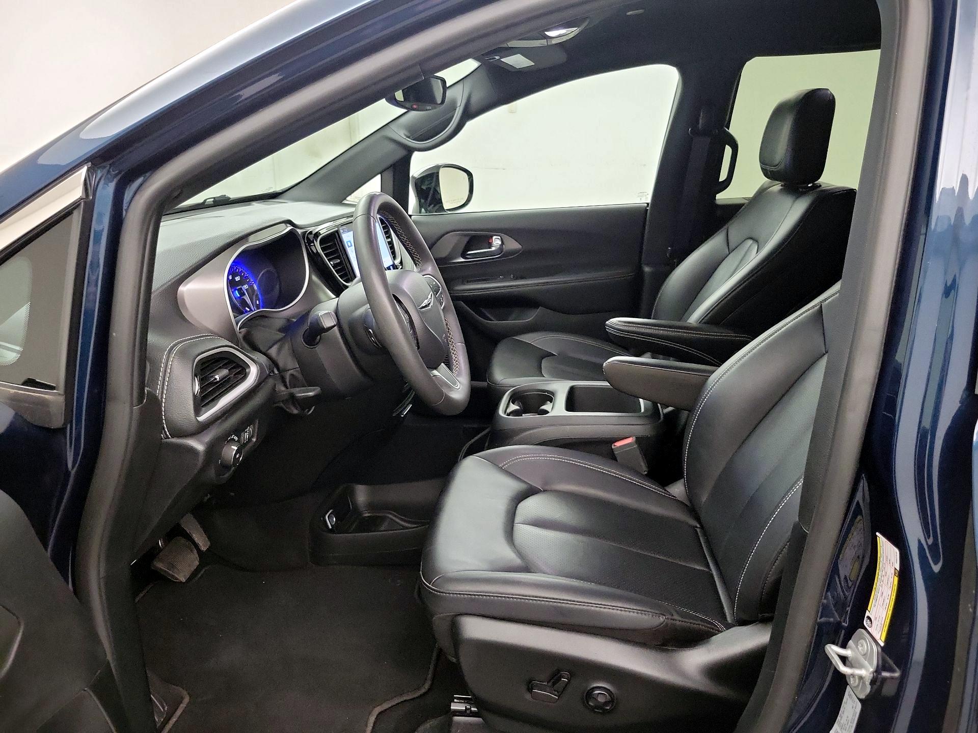 Thumbnail: 2025 Chrysler Pacifica - 9