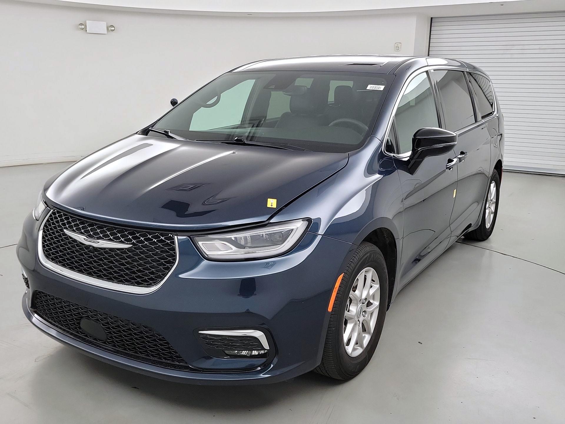 Thumbnail: 2025 Chrysler Pacifica - 3
