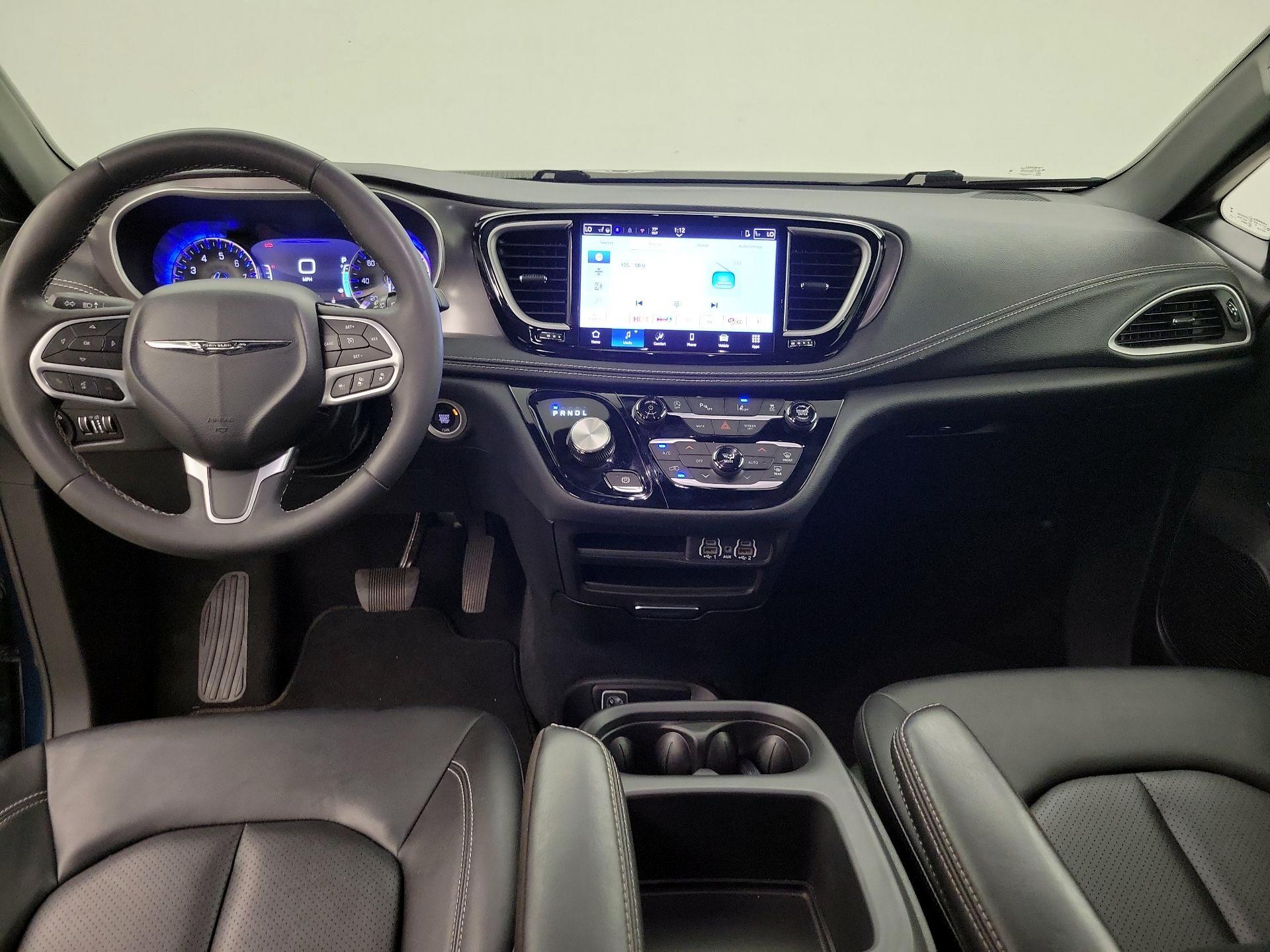 Thumbnail: 2025 Chrysler Pacifica - 8