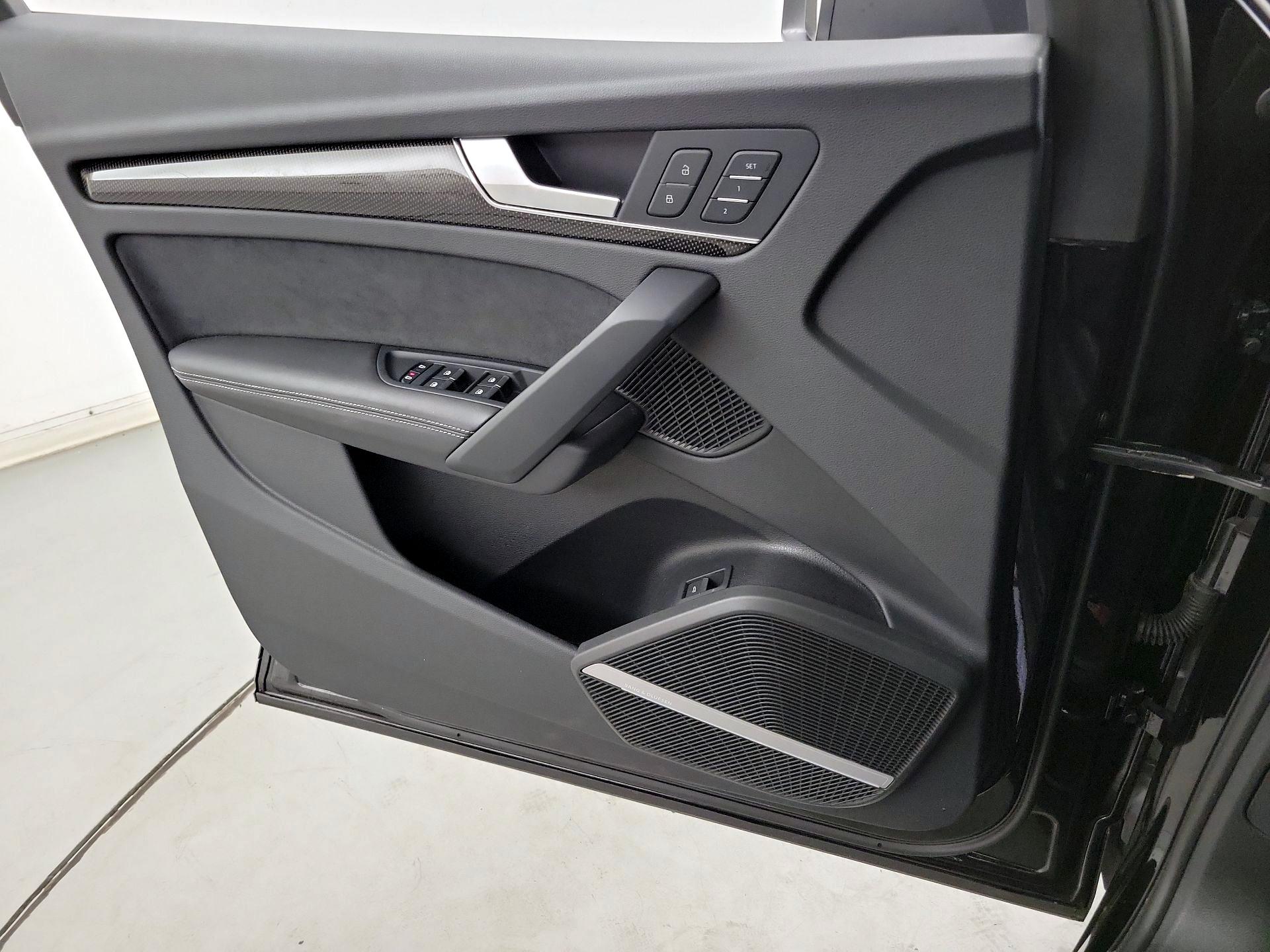 Thumbnail: 2022 Audi SQ5 - 10