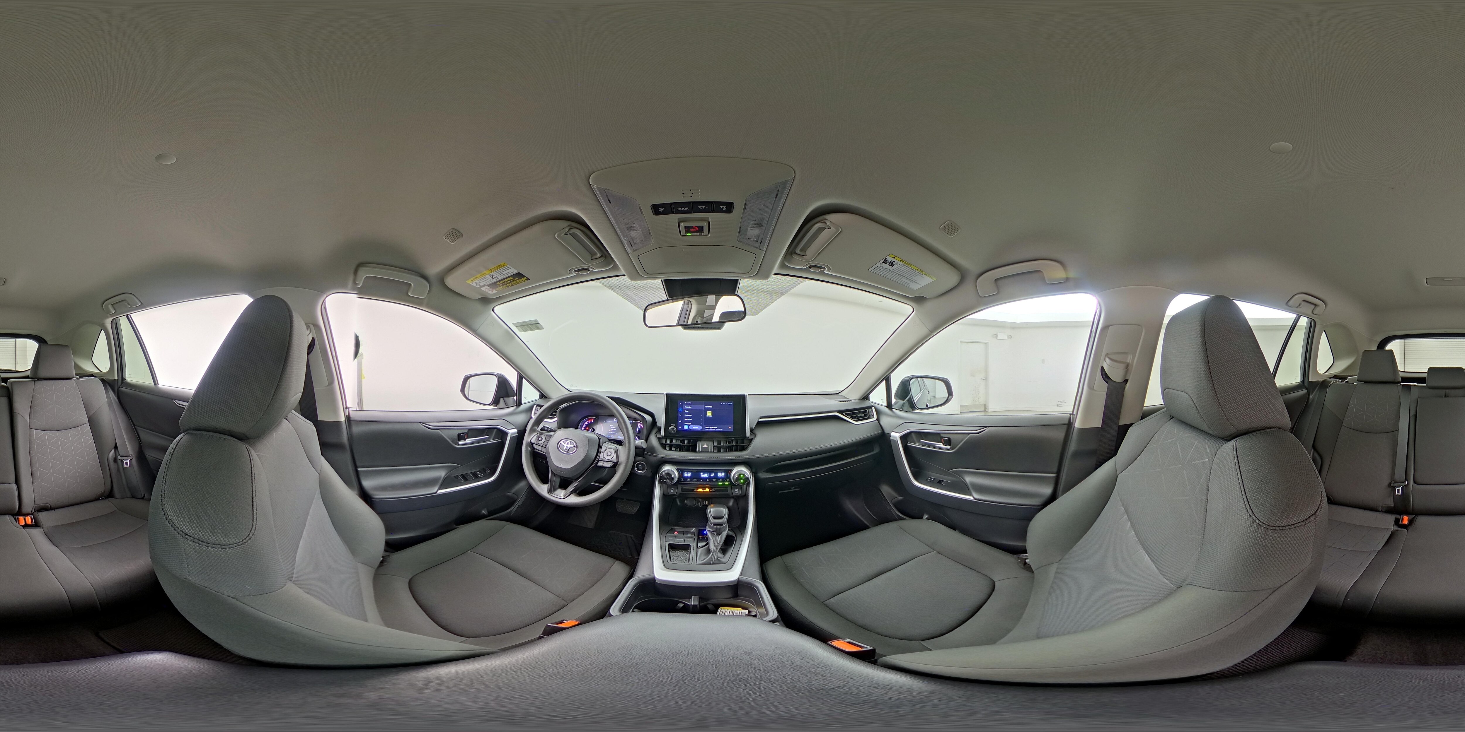 2025 Toyota RAV4 XLE - Photo 24