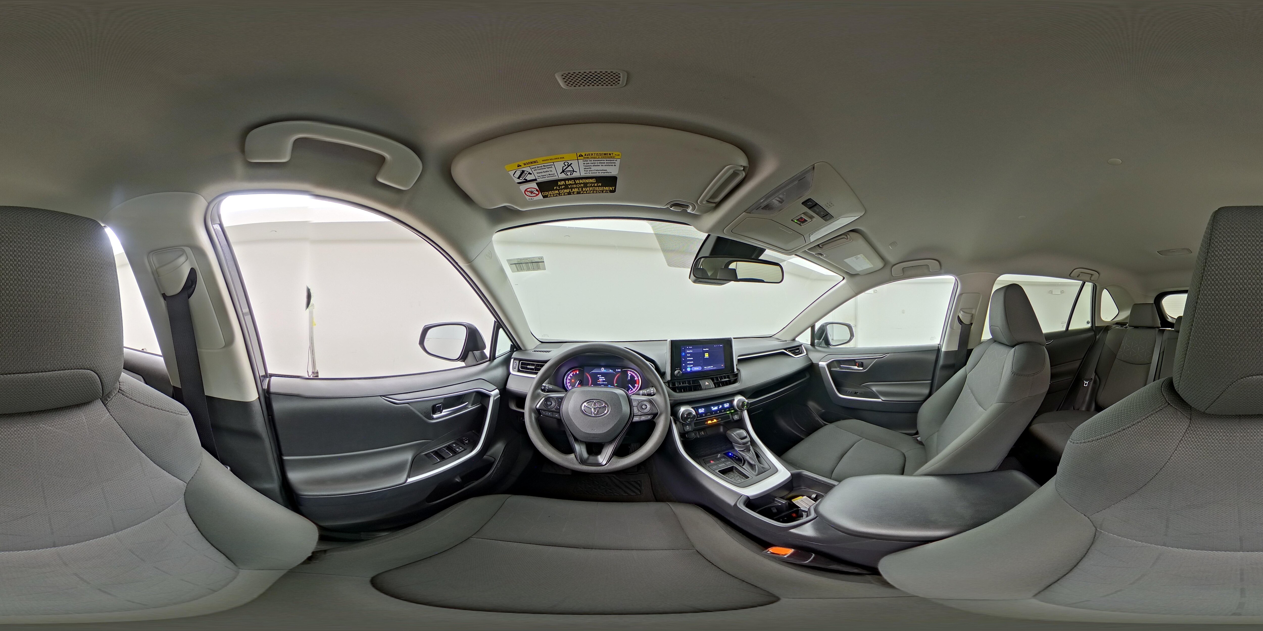 2025 Toyota RAV4 XLE - Photo 26