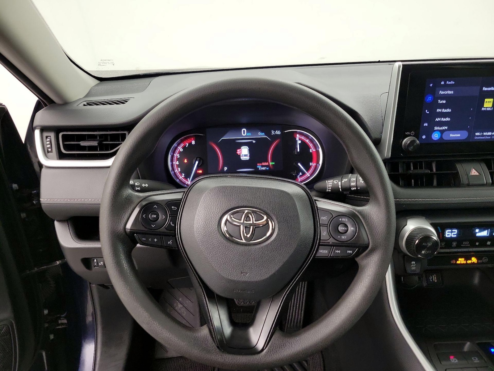 2025 Toyota RAV4 XLE - Photo 11