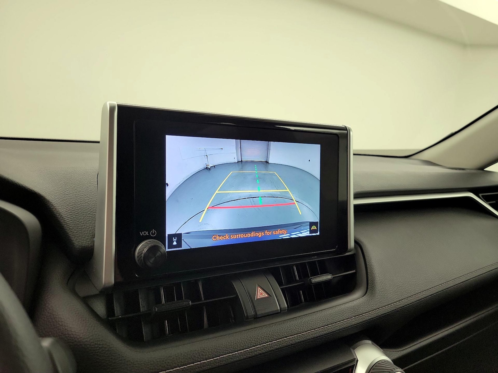 2025 Toyota RAV4 XLE - Photo 15