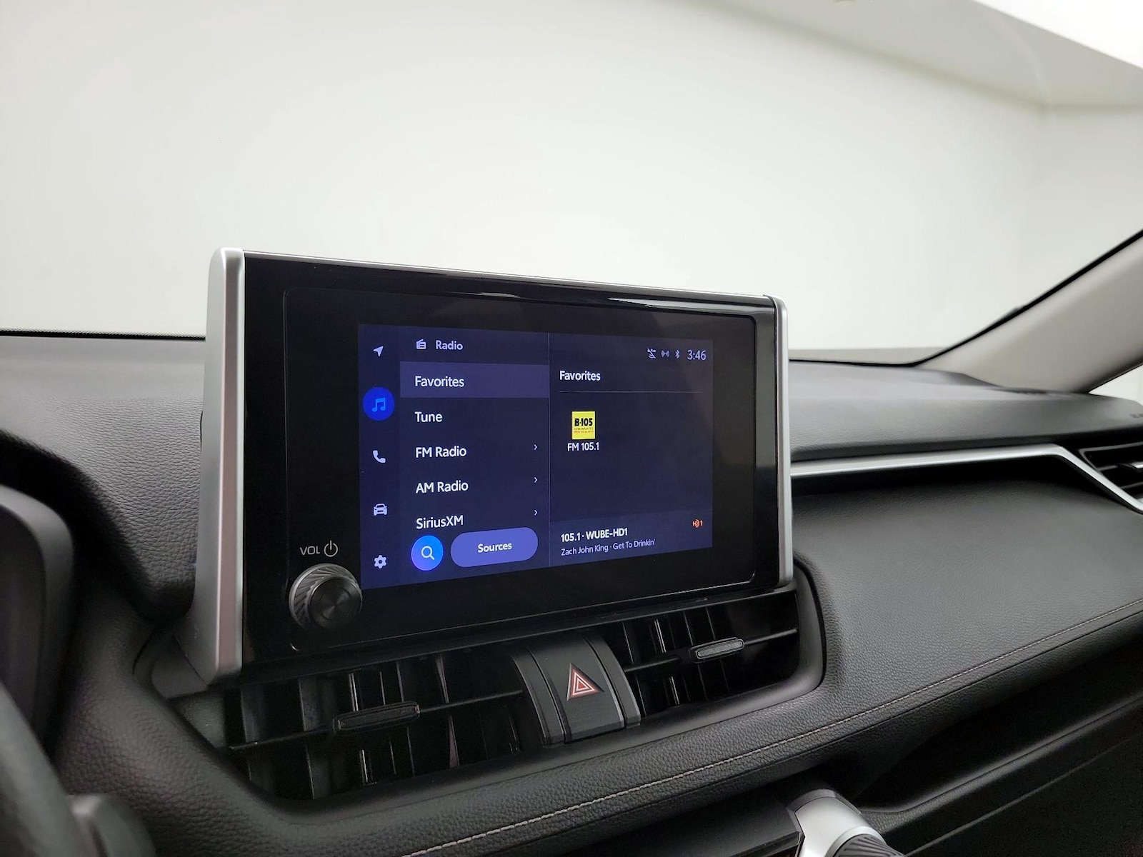 2025 Toyota RAV4 XLE - Photo 16
