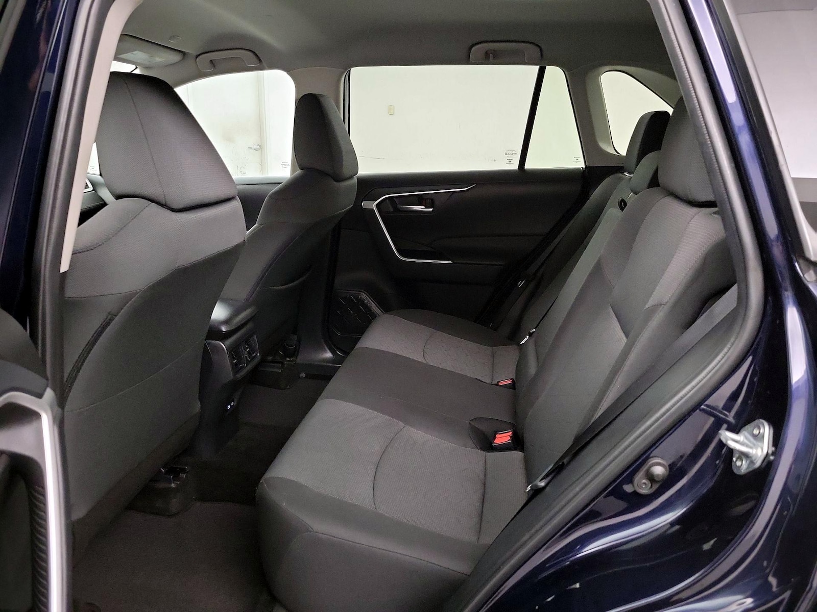 2025 Toyota RAV4 XLE - Photo 20
