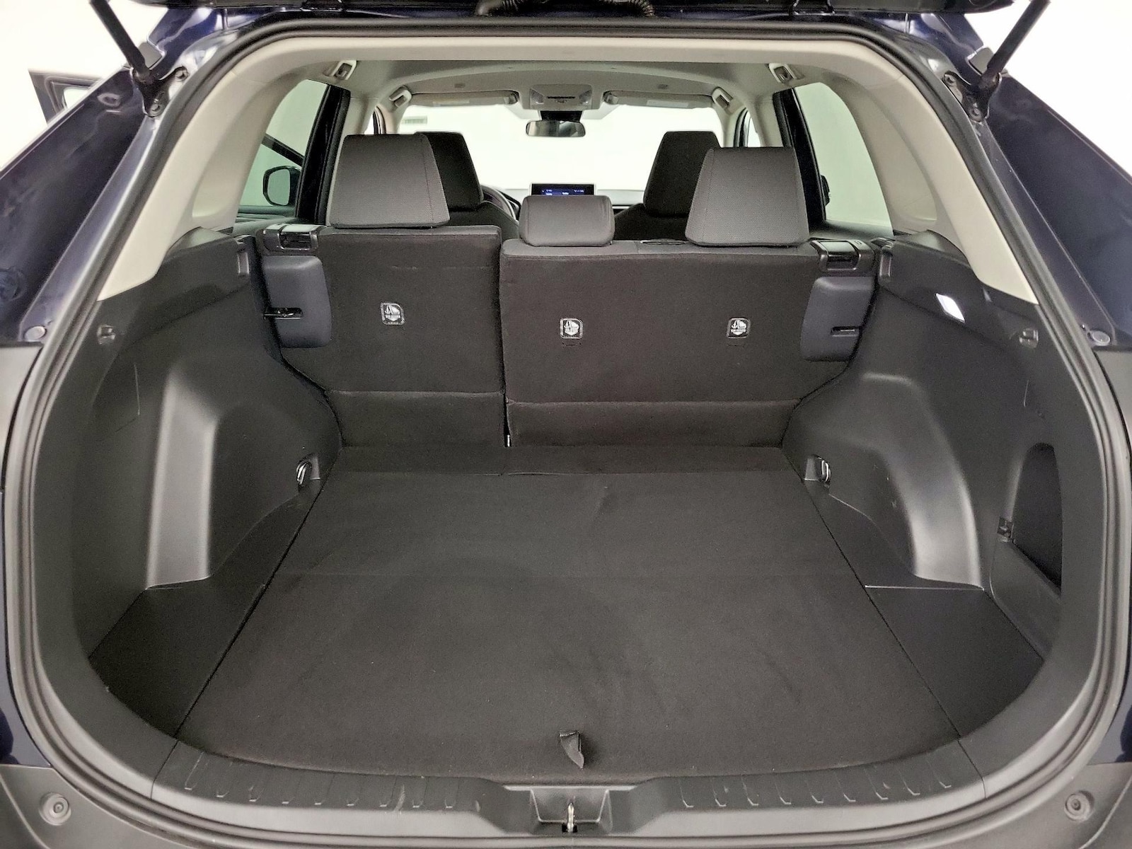 2025 Toyota RAV4 XLE - Photo 21