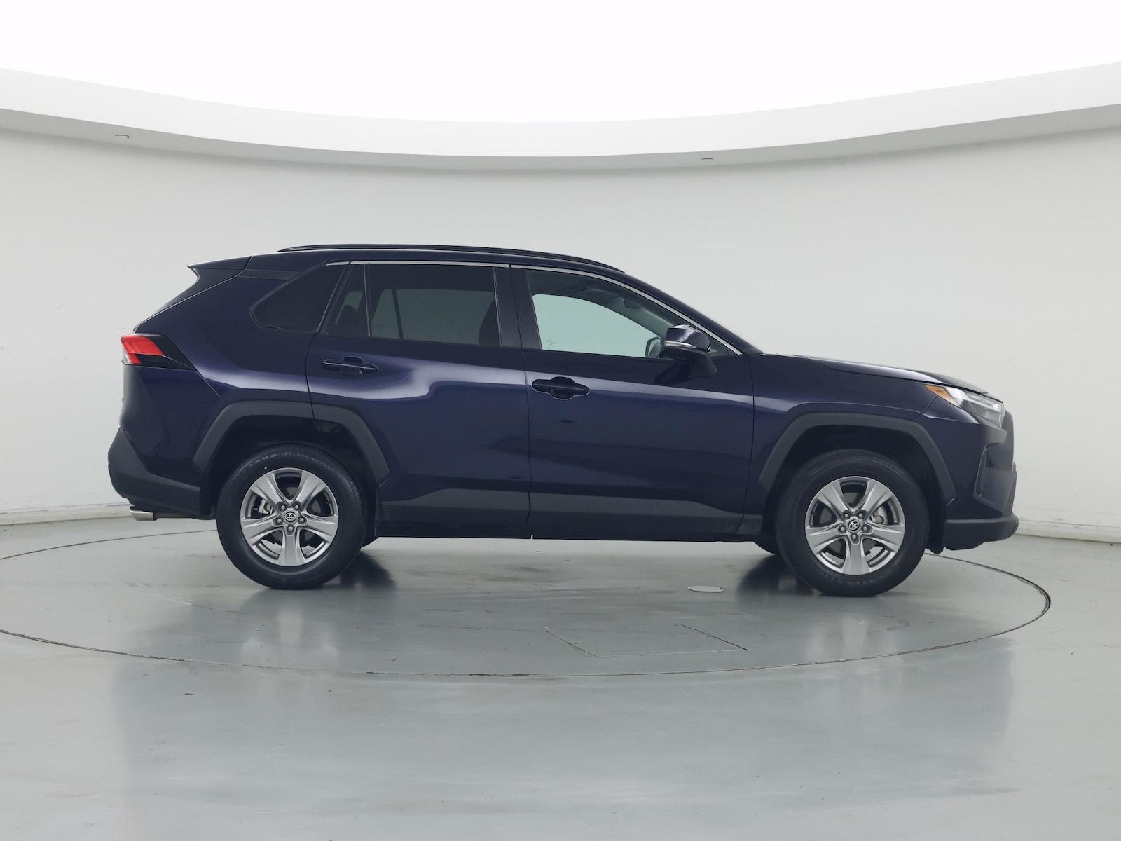 2025 Toyota RAV4 XLE - Photo 8