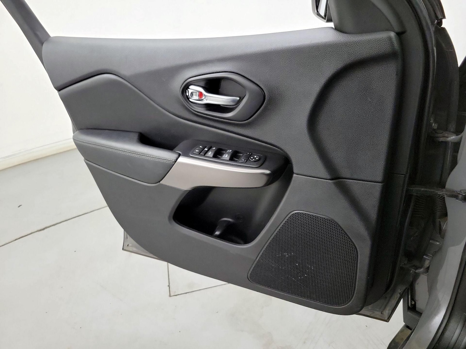 2021 Jeep Cherokee Latitude Lux - Photo 13