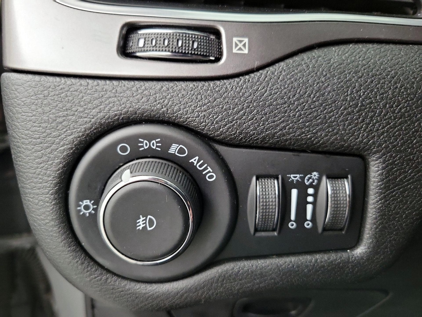 2021 Jeep Cherokee Latitude Lux - Photo 14