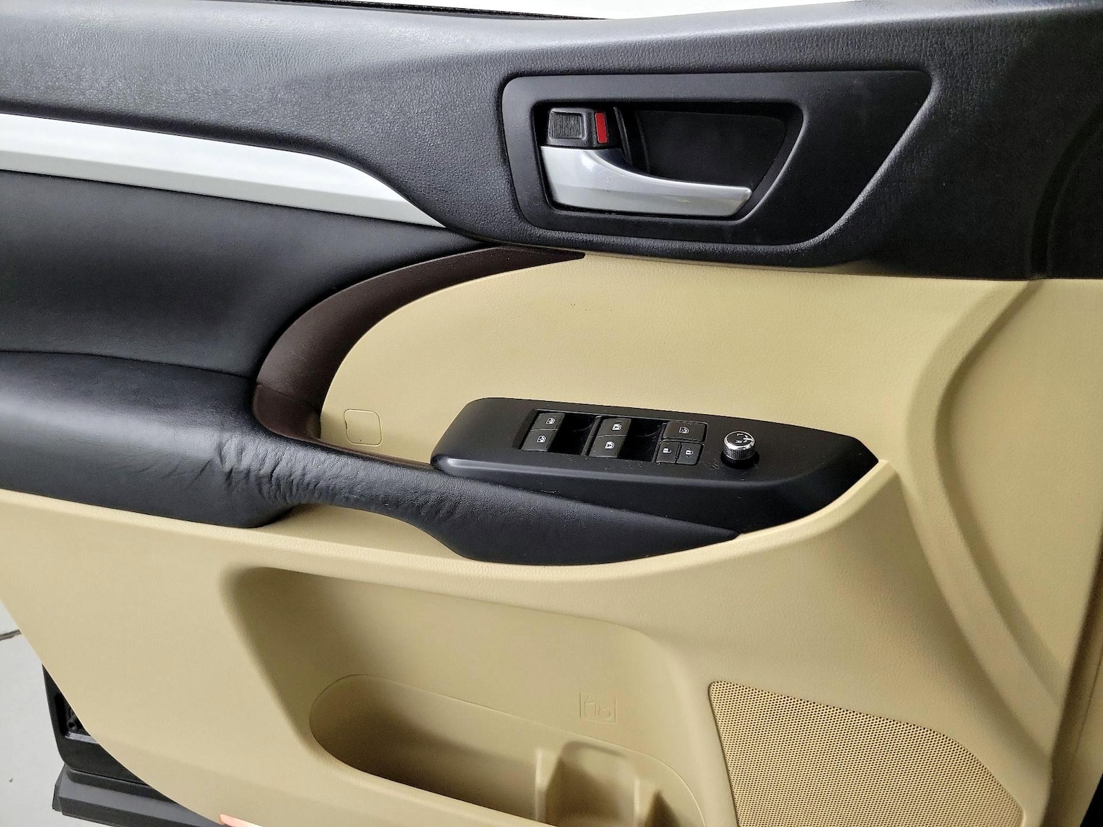 2015 Toyota Highlander XLE - Photo 13