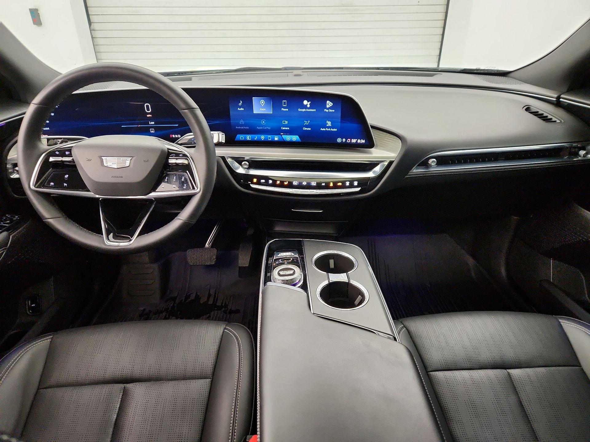 Thumbnail: 2024 Cadillac Lyriq - 9