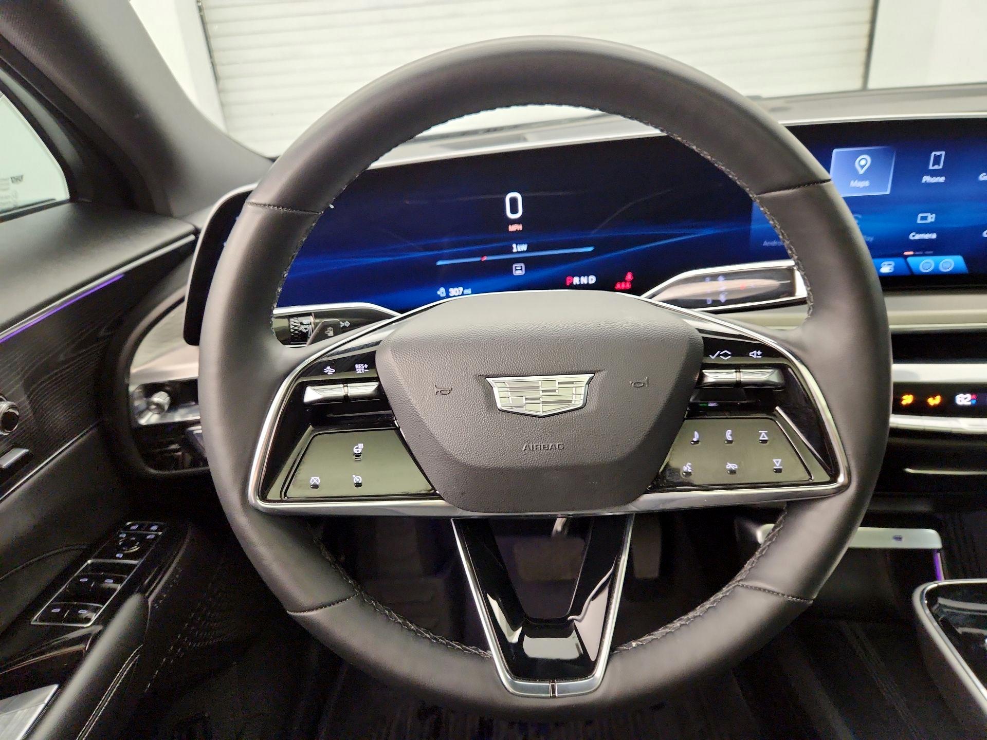 Thumbnail: 2024 Cadillac Lyriq - 10