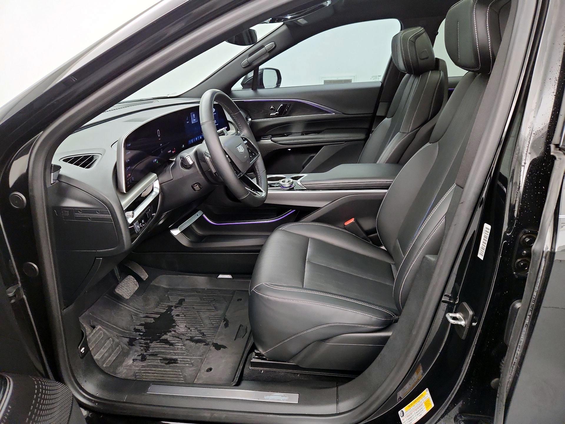 Thumbnail: 2024 Cadillac Lyriq - 11