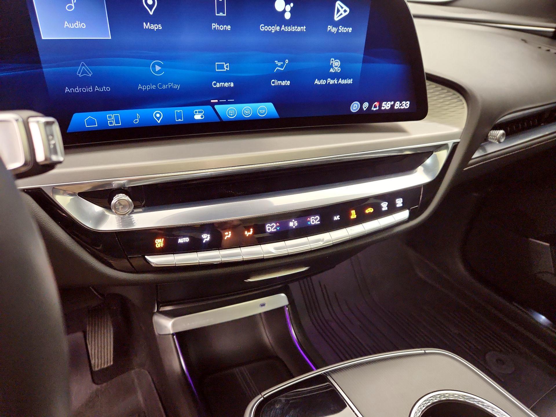 Thumbnail: 2024 Cadillac Lyriq - 17