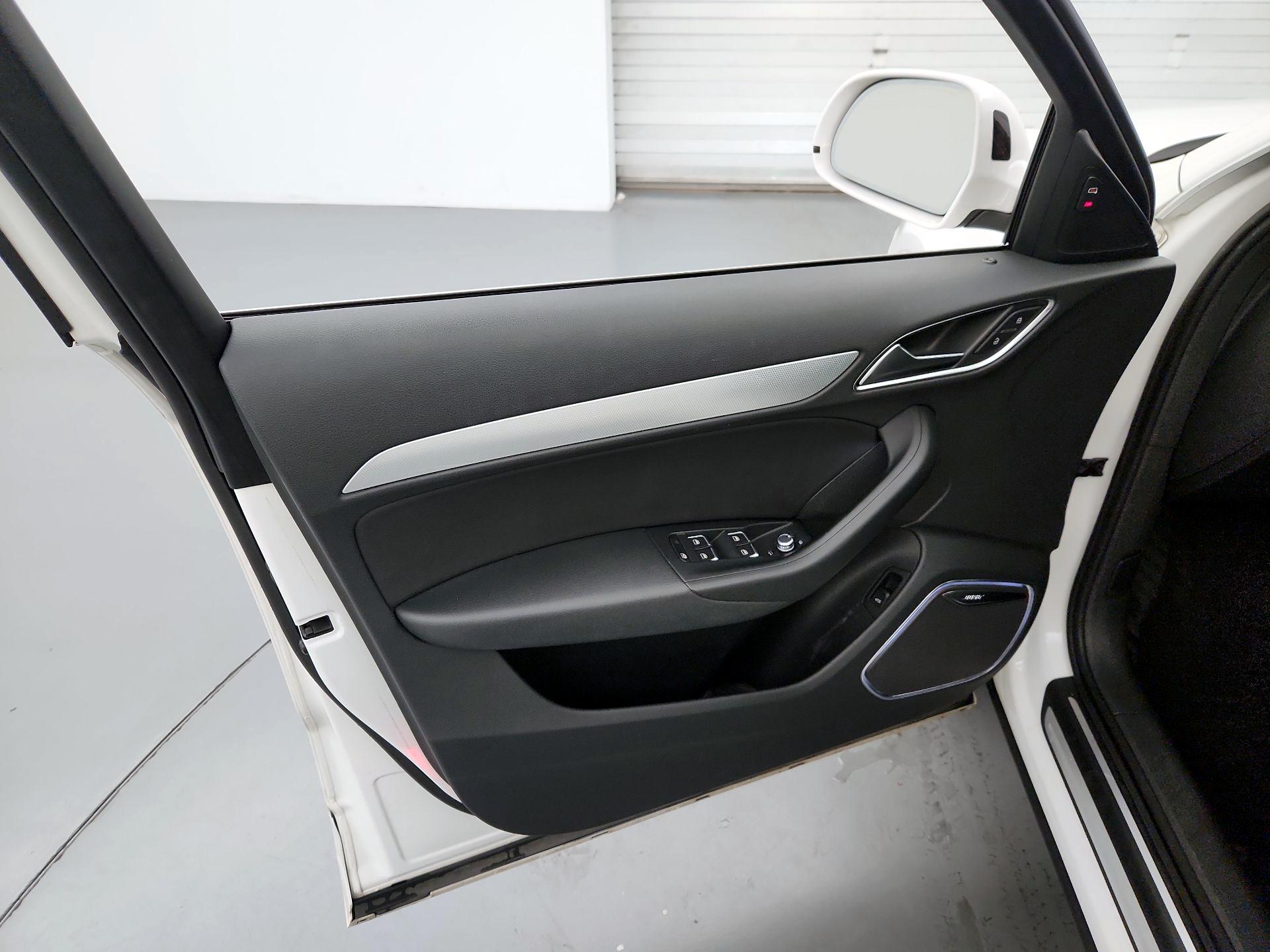 Thumbnail: 2016 Audi Q3 - 12