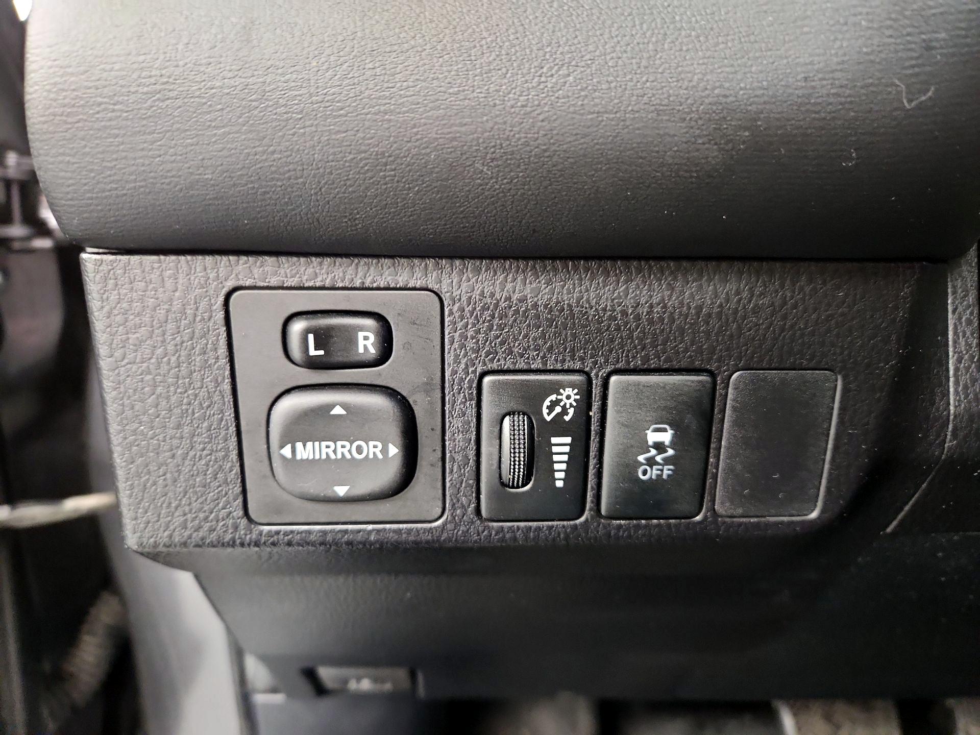 Thumbnail: 2015 Toyota RAV4 - 13