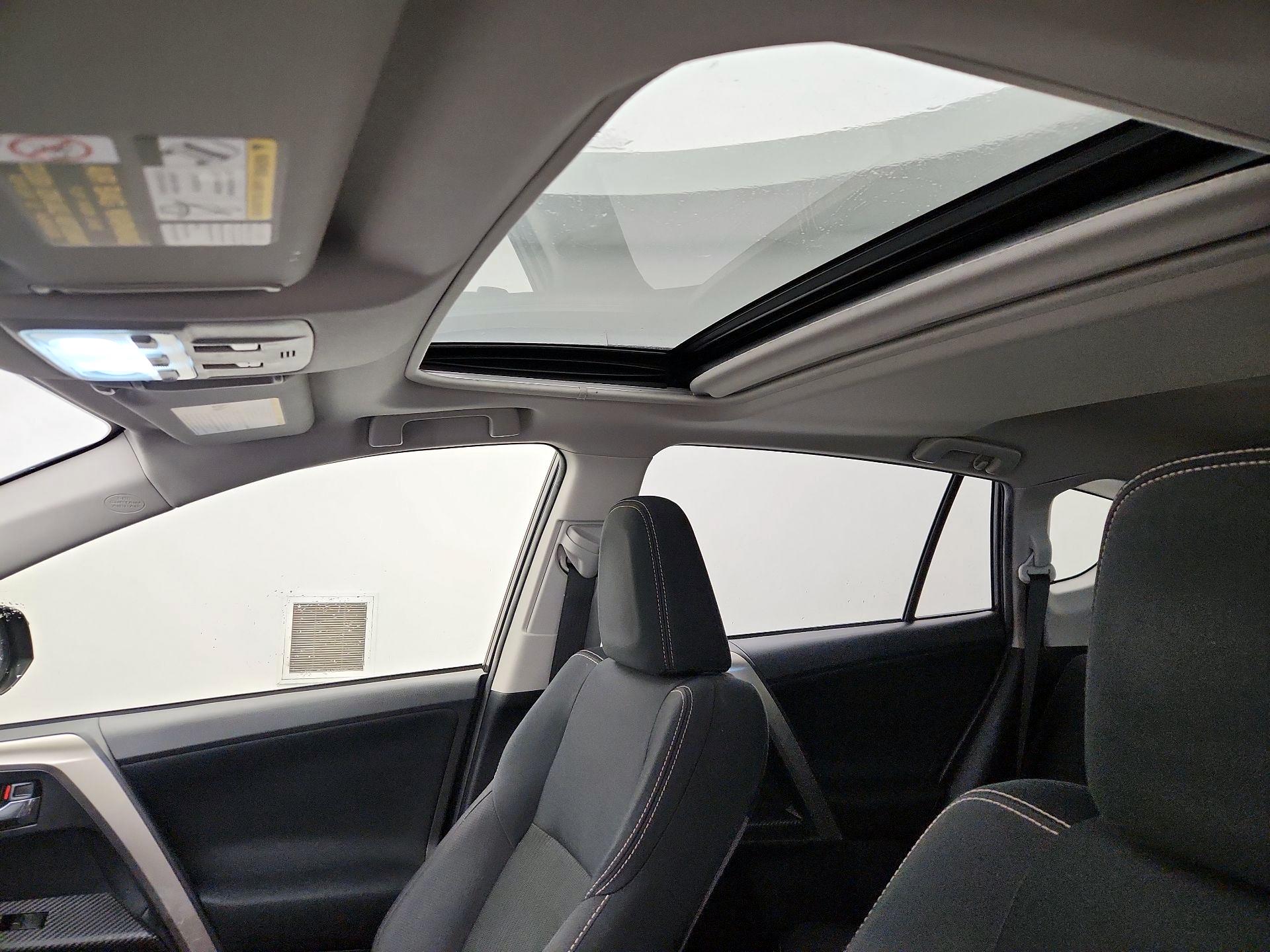 Thumbnail: 2015 Toyota RAV4 - 19