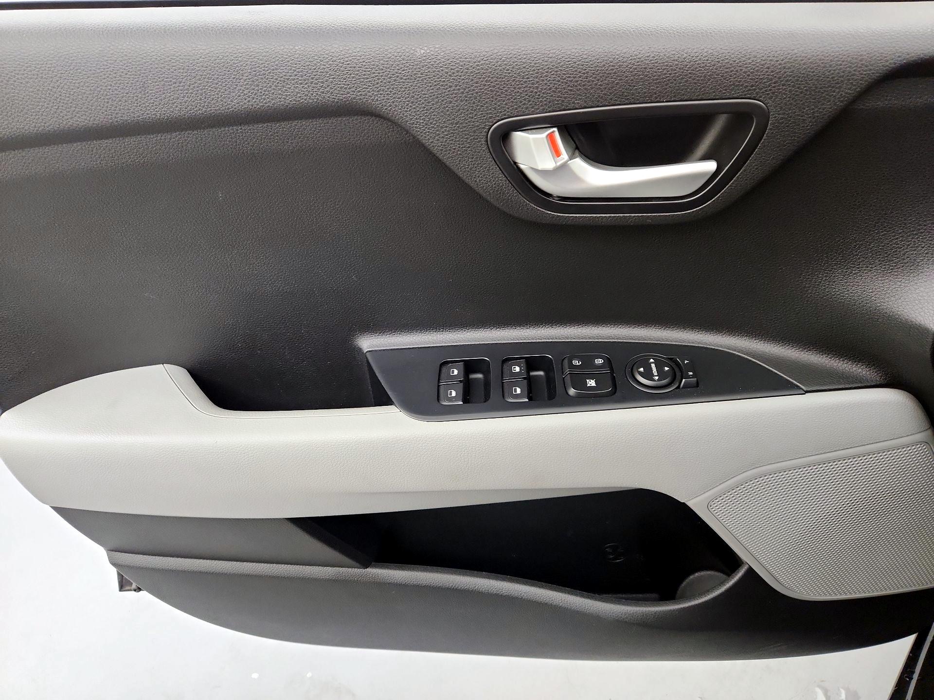 Thumbnail: 2019 Kia Rio - 12