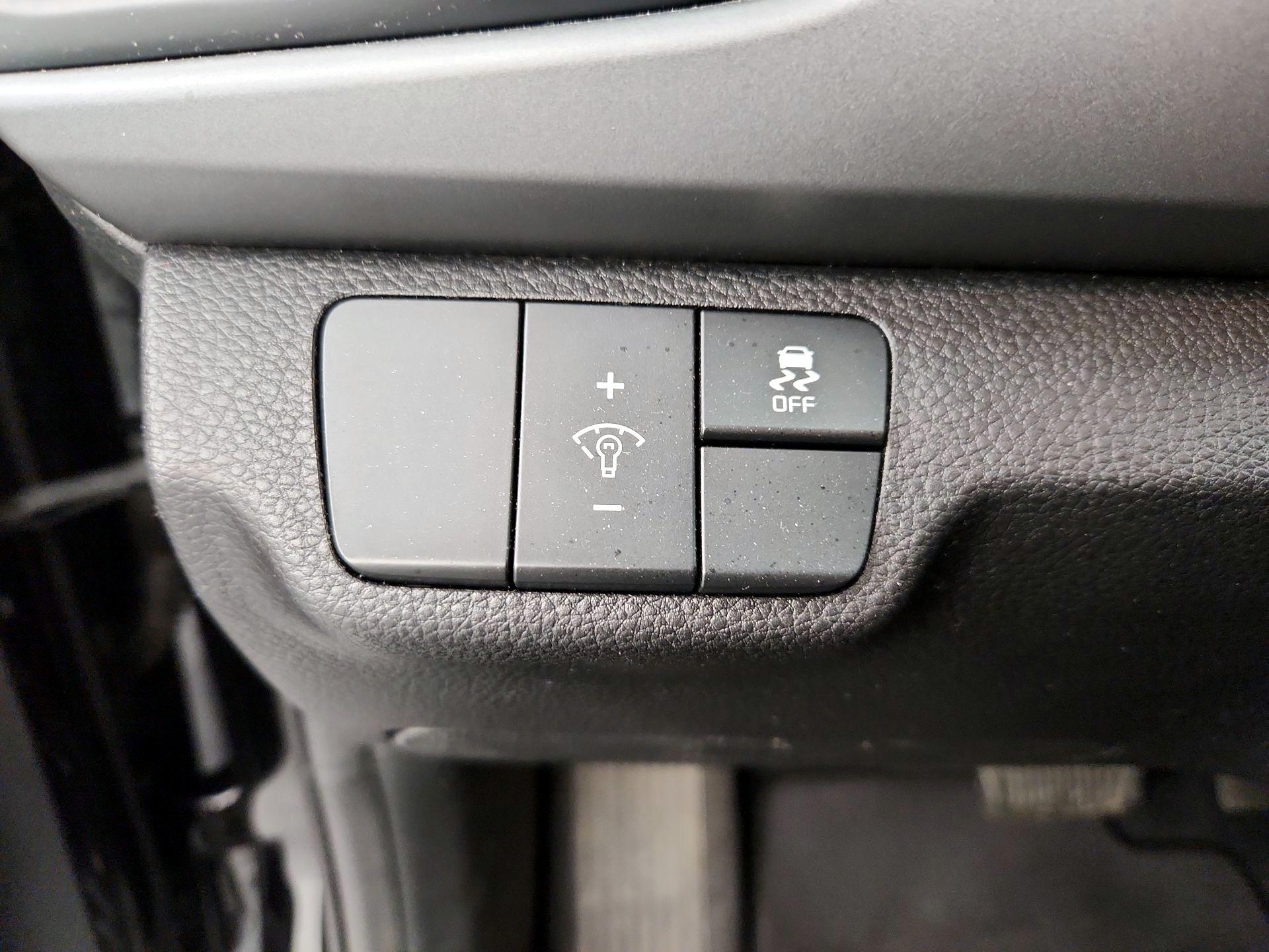 Thumbnail: 2019 Kia Rio - 13