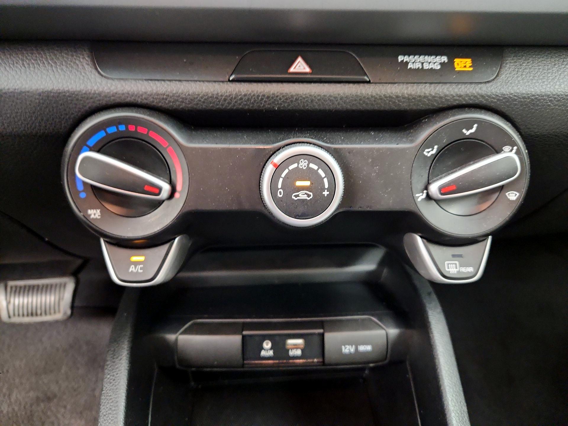 Thumbnail: 2019 Kia Rio - 16