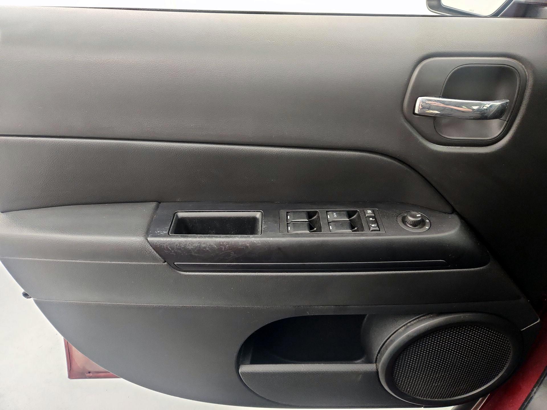 Thumbnail: 2016 Jeep Patriot - 12