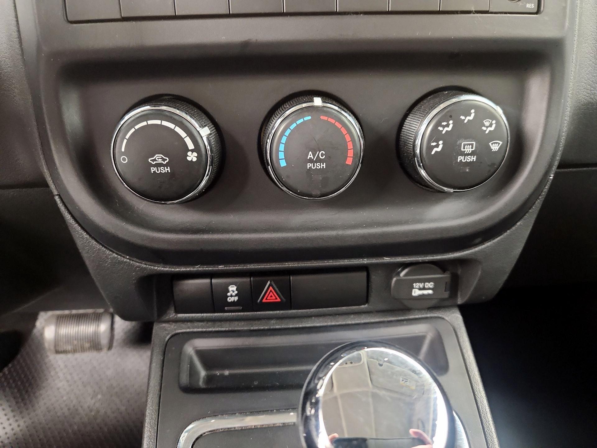 Thumbnail: 2016 Jeep Patriot - 14