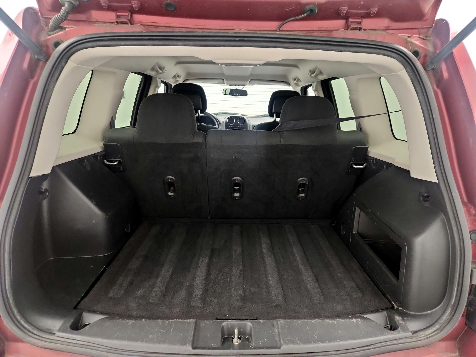 Thumbnail: 2016 Jeep Patriot - 18