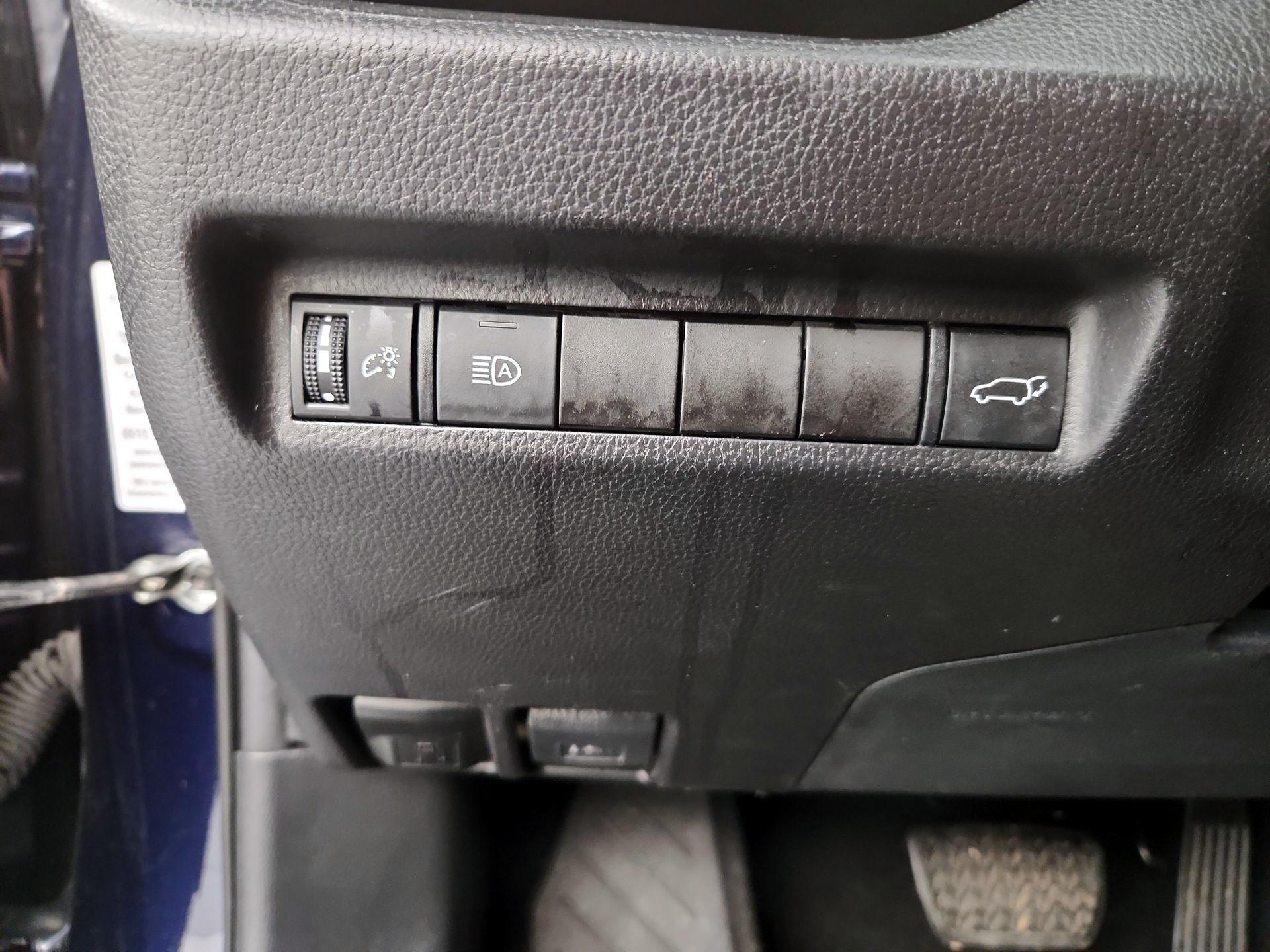 Thumbnail: 2021 Toyota RAV4 - 13