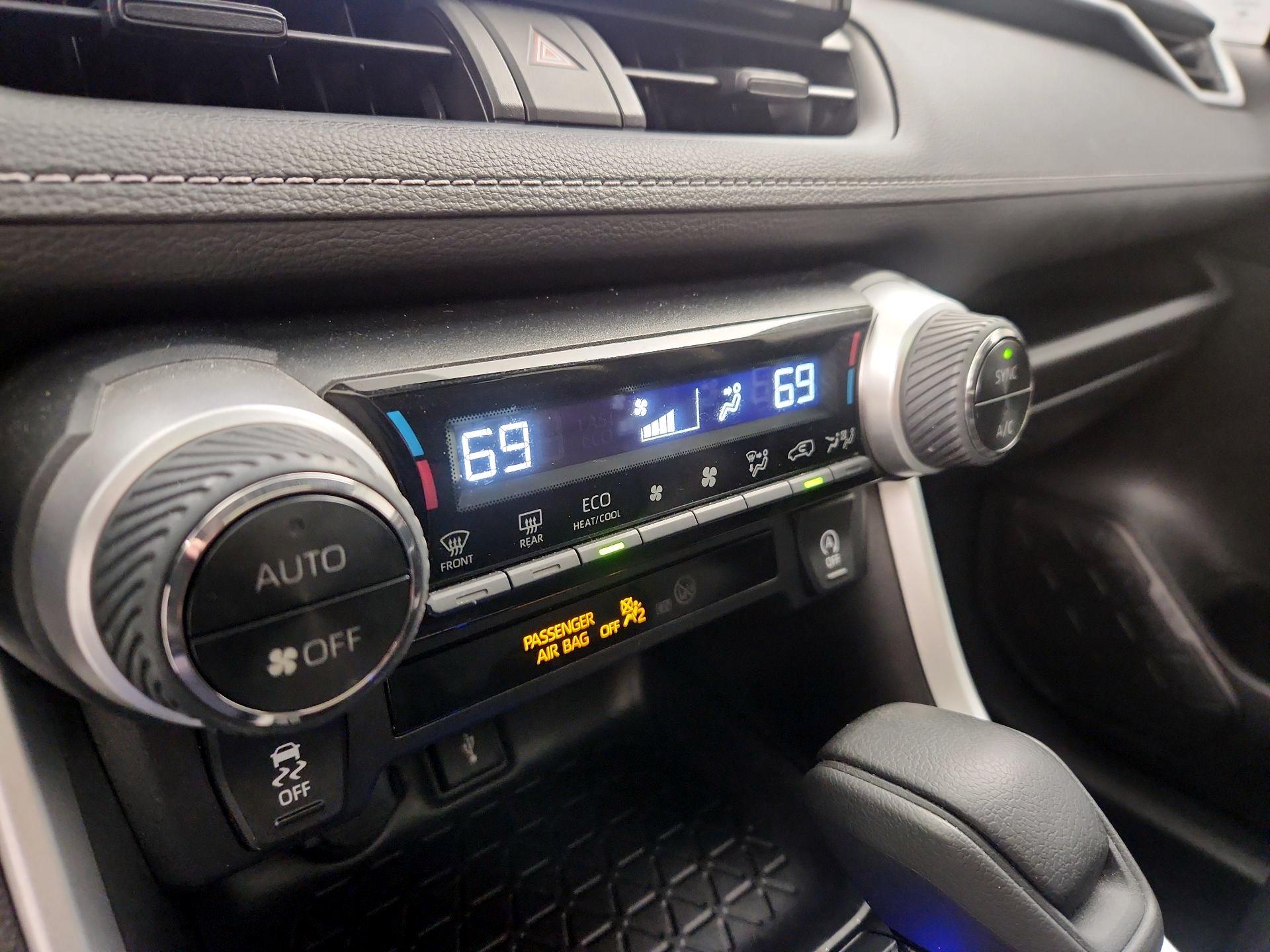 Thumbnail: 2021 Toyota RAV4 - 16