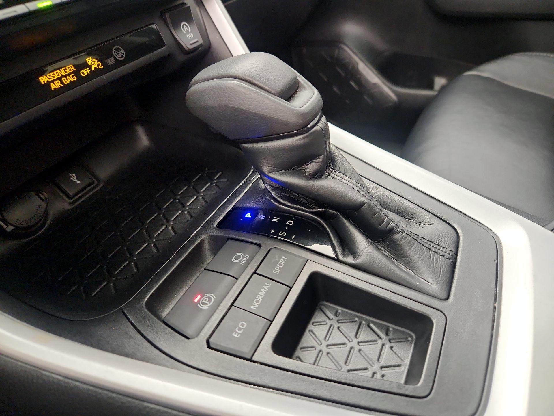 Thumbnail: 2021 Toyota RAV4 - 17