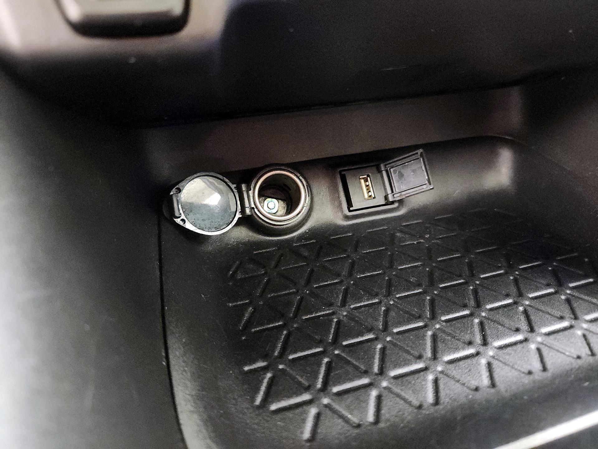 Thumbnail: 2021 Toyota RAV4 - 18