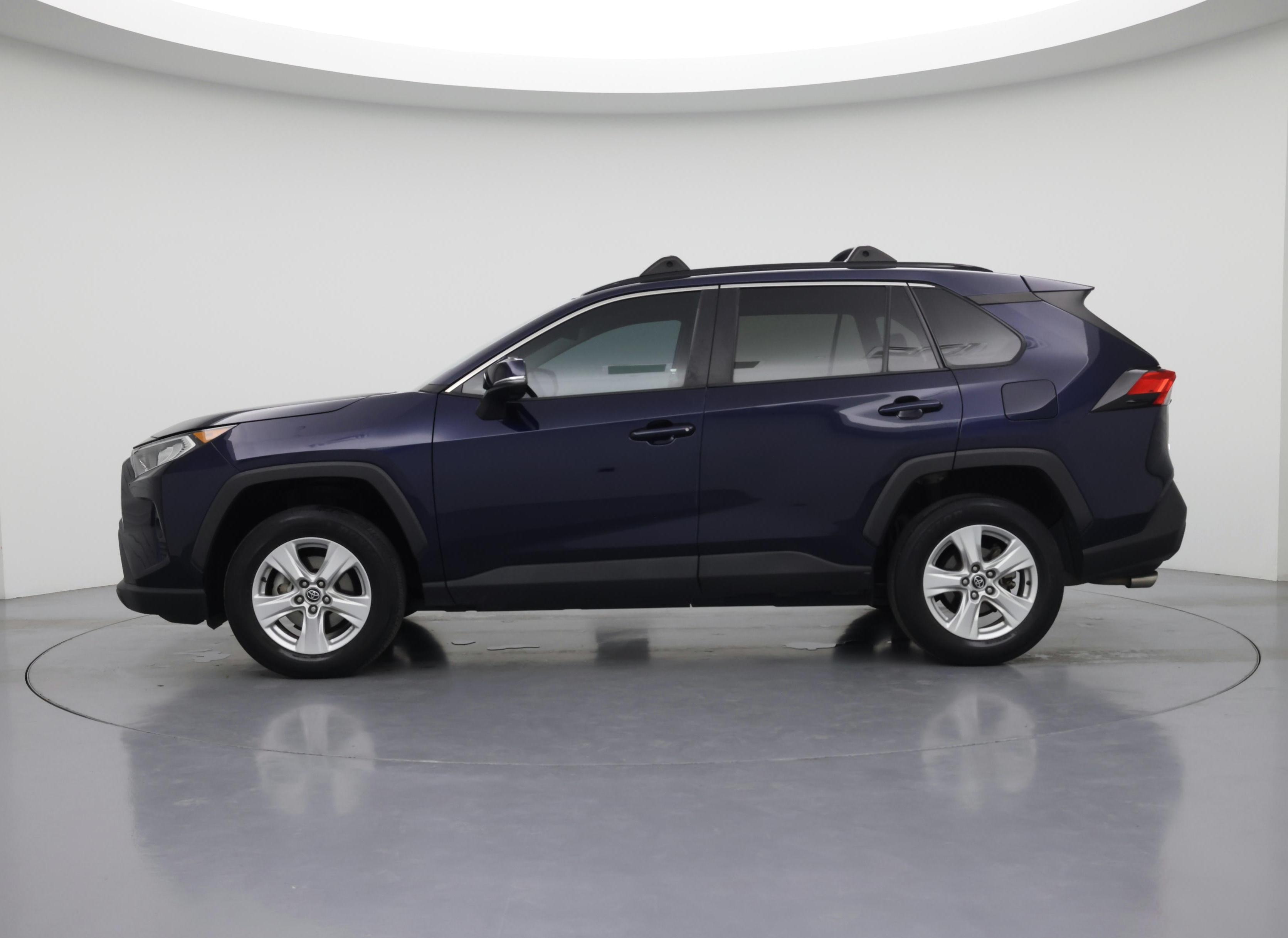 Thumbnail: 2021 Toyota RAV4 - 3