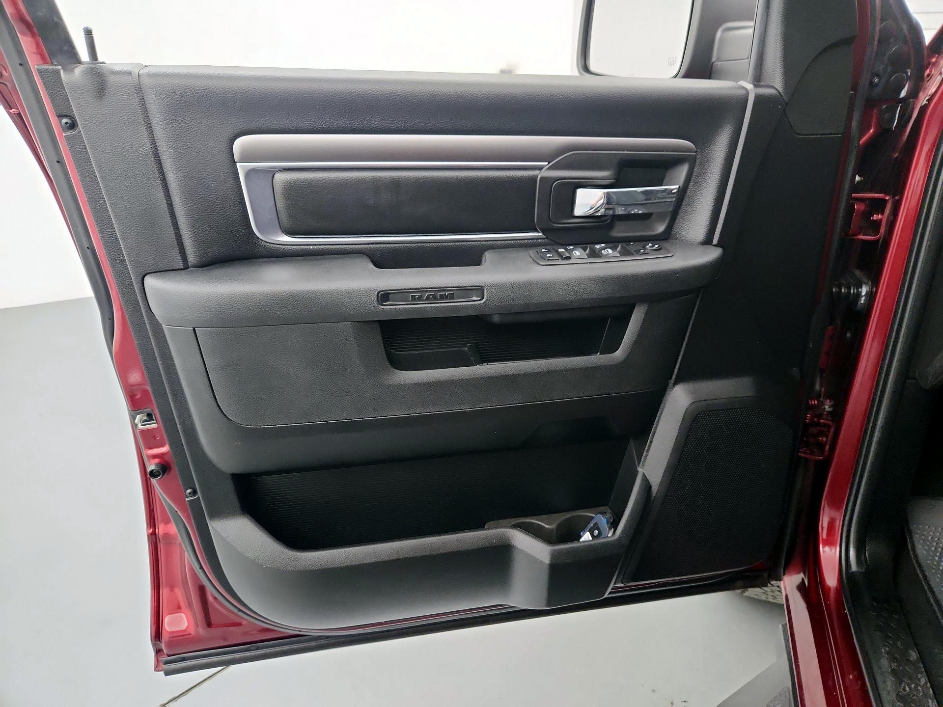 Thumbnail: 2021 RAM 1500 Classic - 12