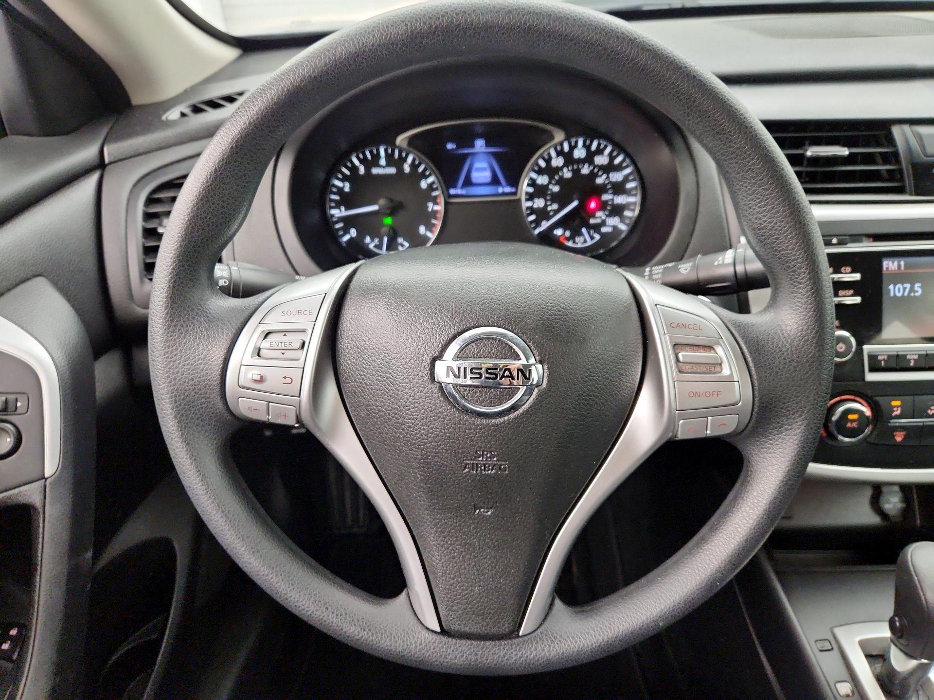 Thumbnail: 2017 Nissan Altima - 10