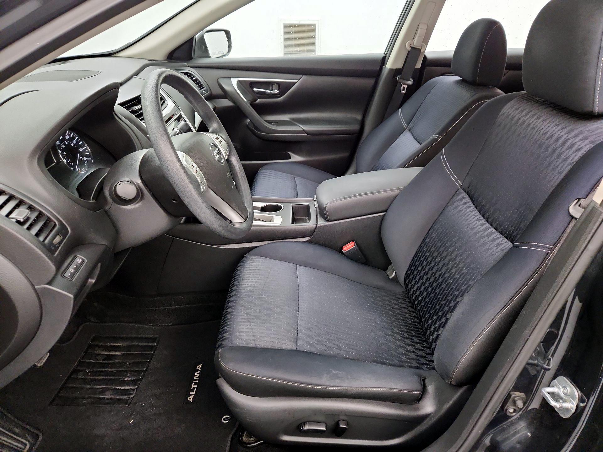 Thumbnail: 2017 Nissan Altima - 11