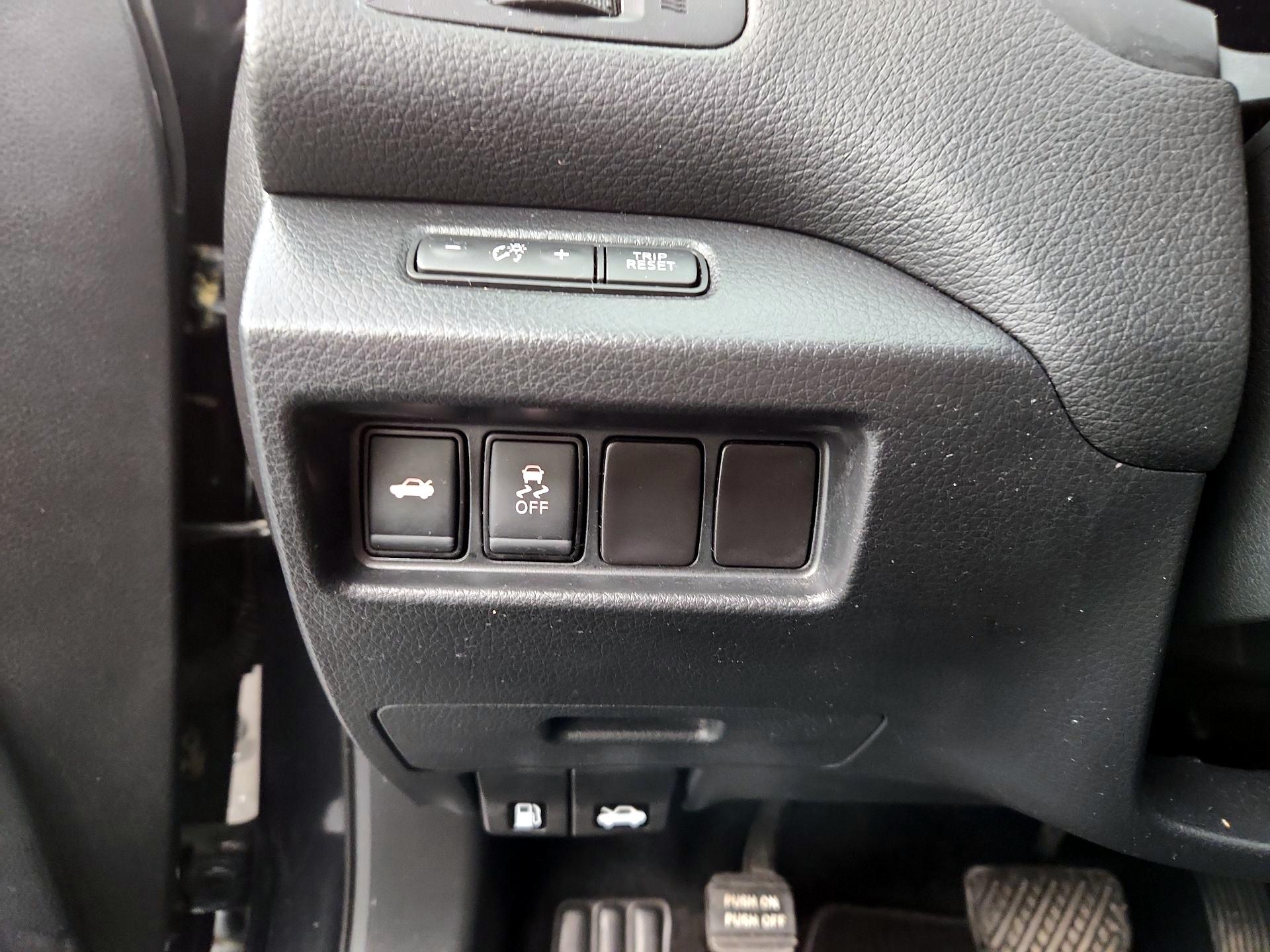 Thumbnail: 2017 Nissan Altima - 13