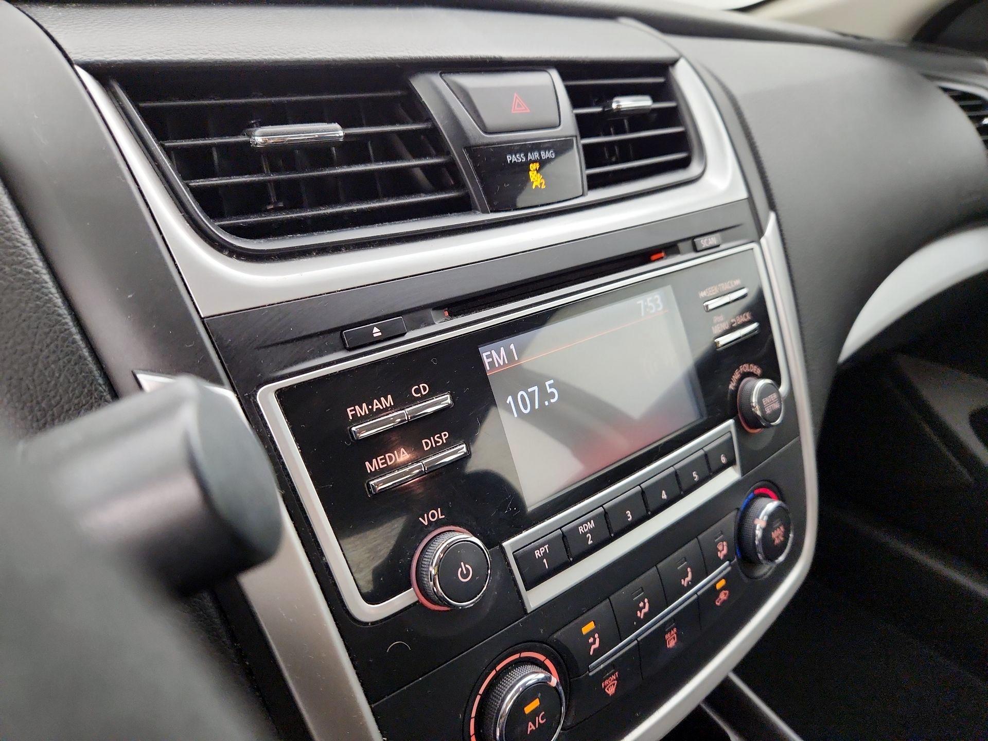 Thumbnail: 2017 Nissan Altima - 15