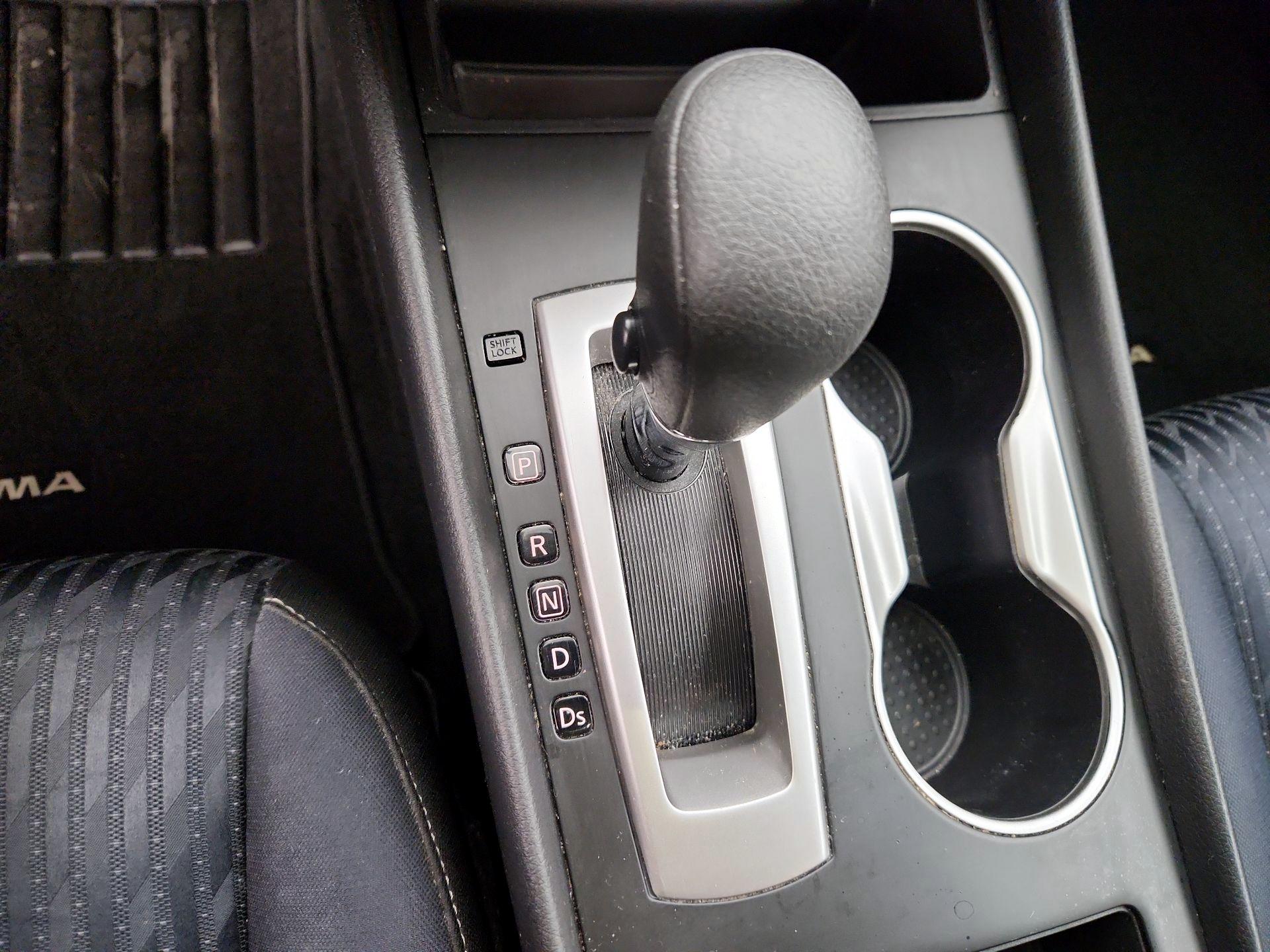 Thumbnail: 2017 Nissan Altima - 17