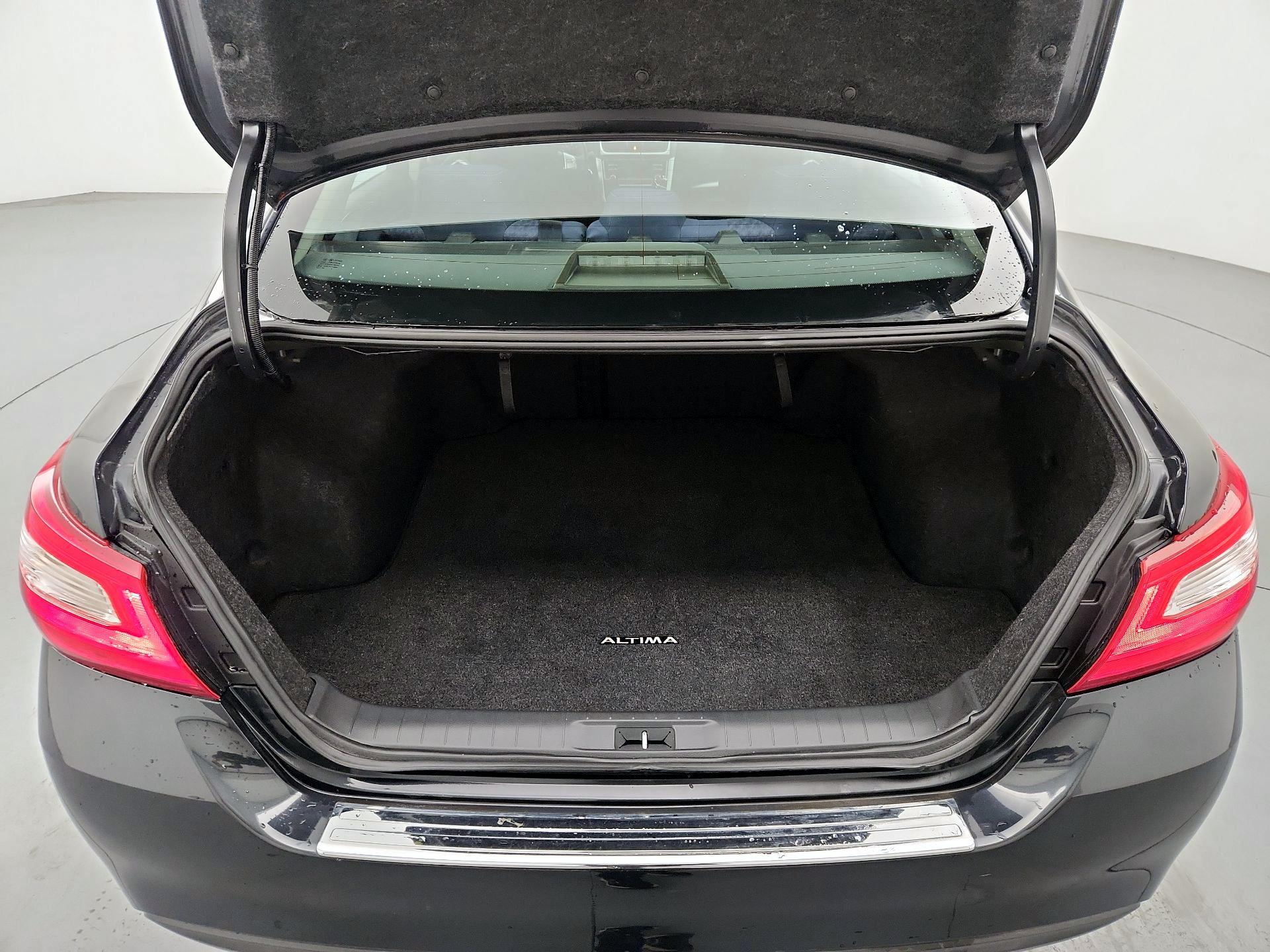 Thumbnail: 2017 Nissan Altima - 20