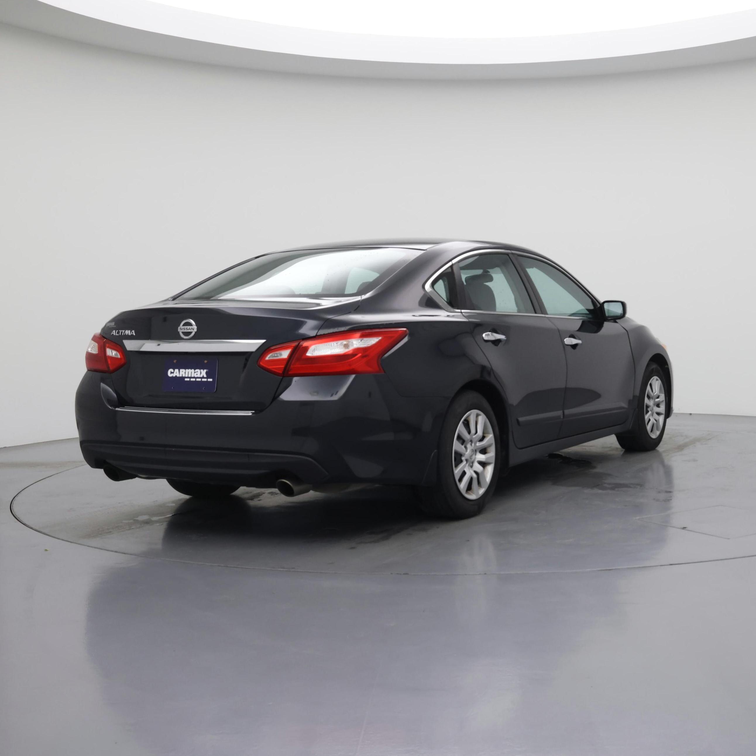 Thumbnail: 2017 Nissan Altima - 8