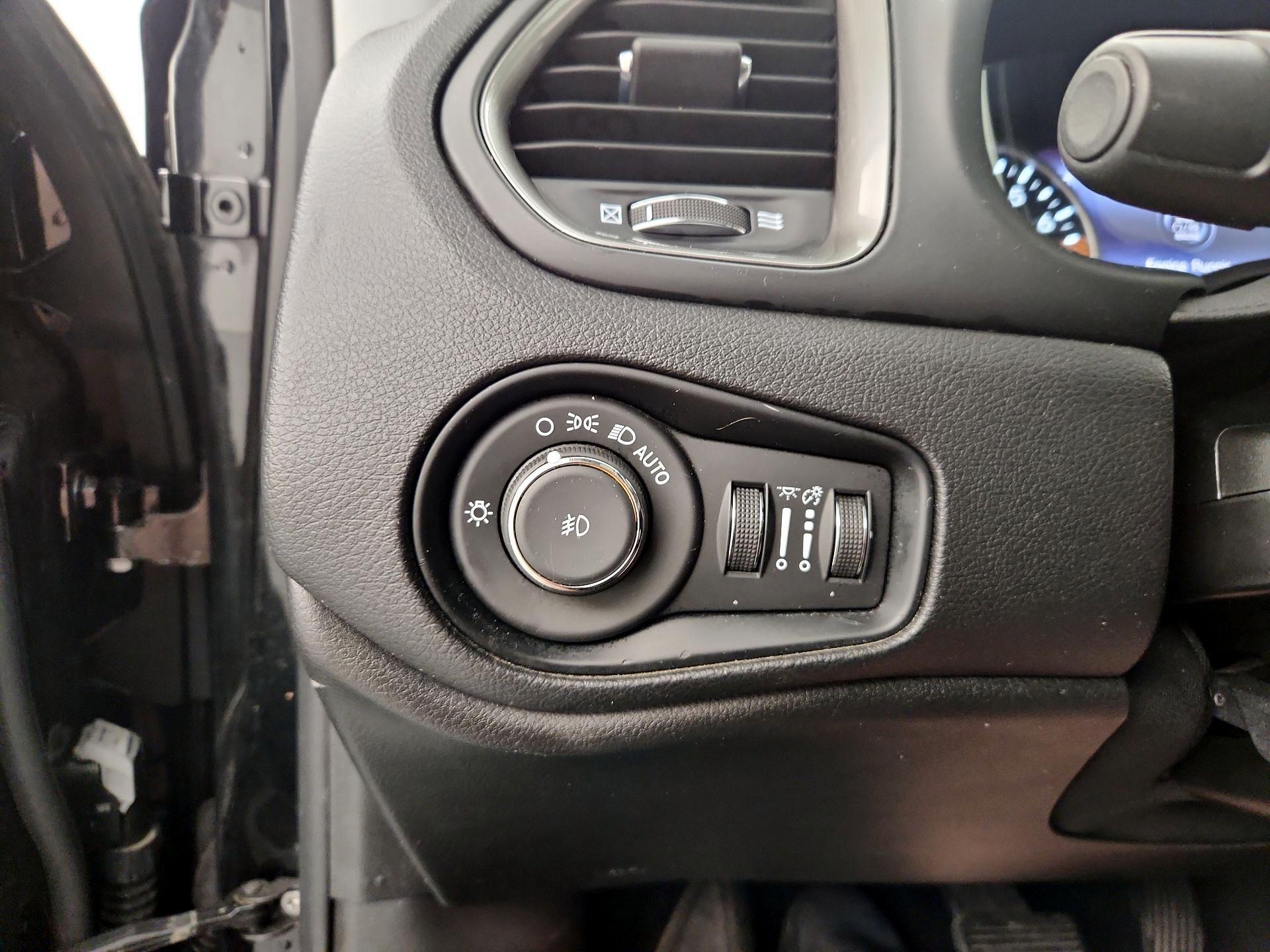 Thumbnail: 2021 Jeep Renegade - 13