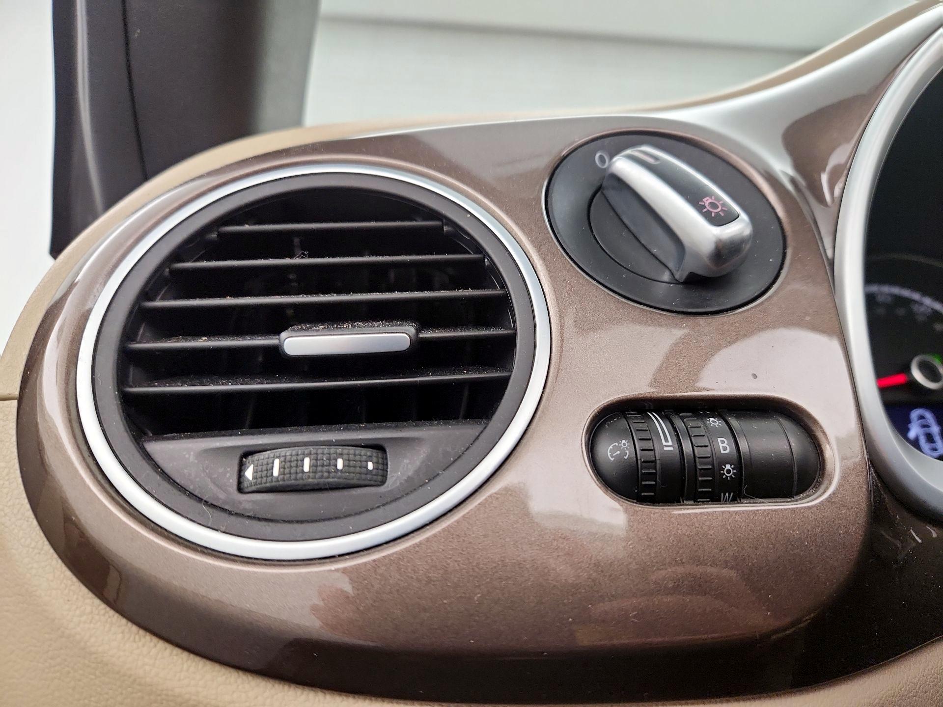 Thumbnail: 2014 Volkswagen Beetle - 13