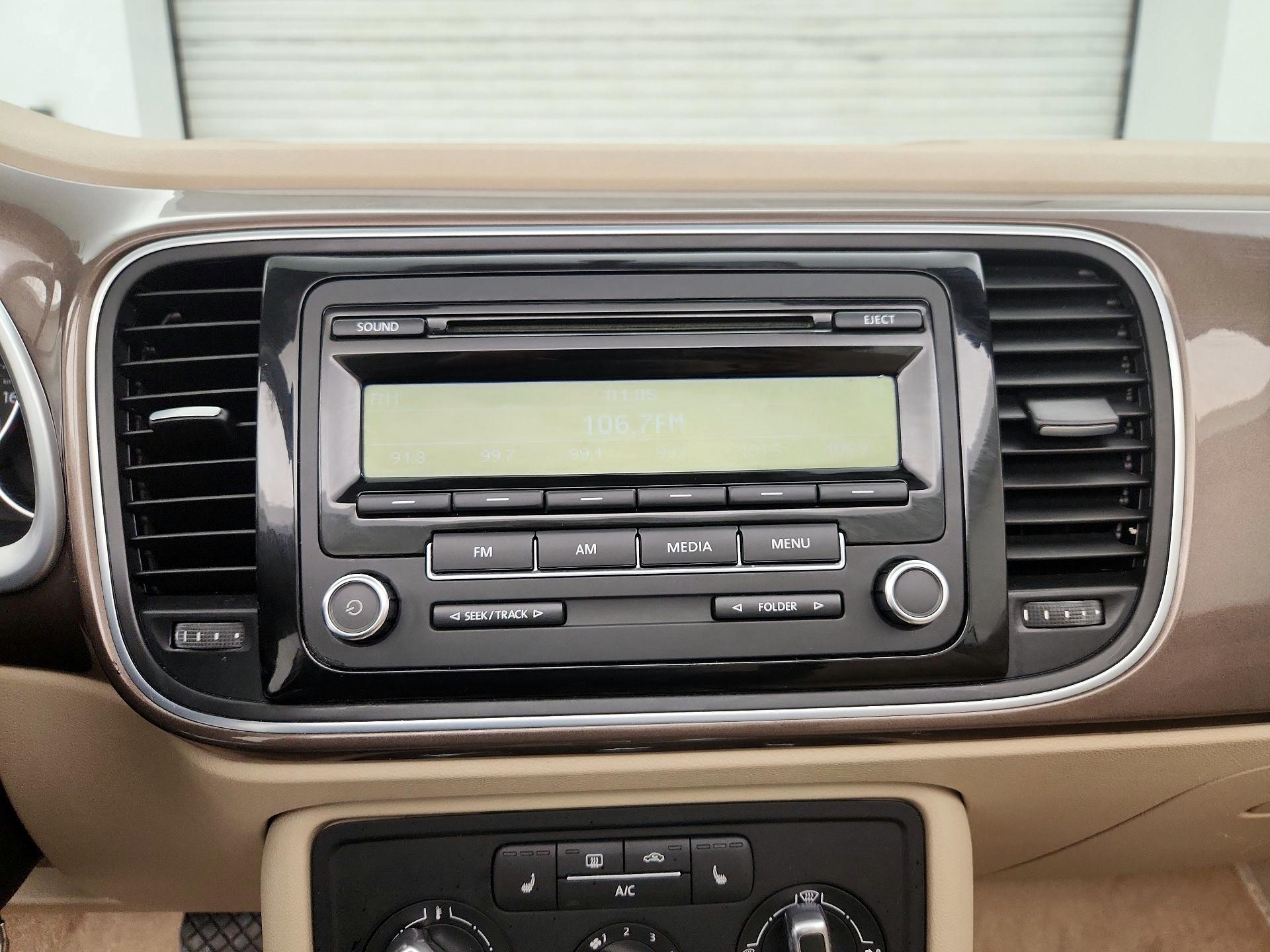 Thumbnail: 2014 Volkswagen Beetle - 14